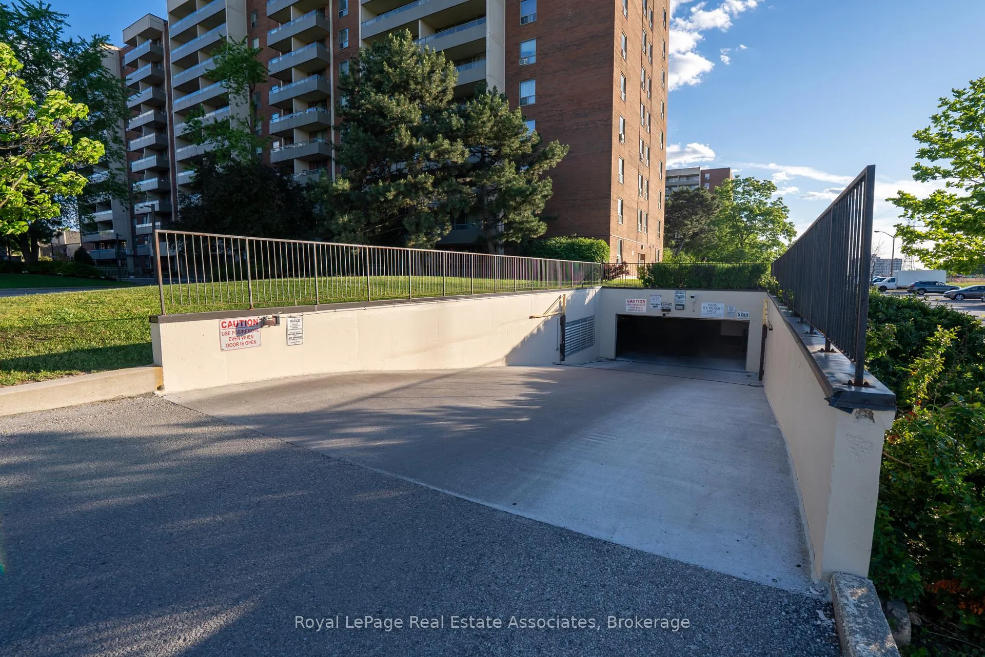 Photo 28 of Unit 813, 9 Four Winds Drive, North York, York University Heights — HOMEH