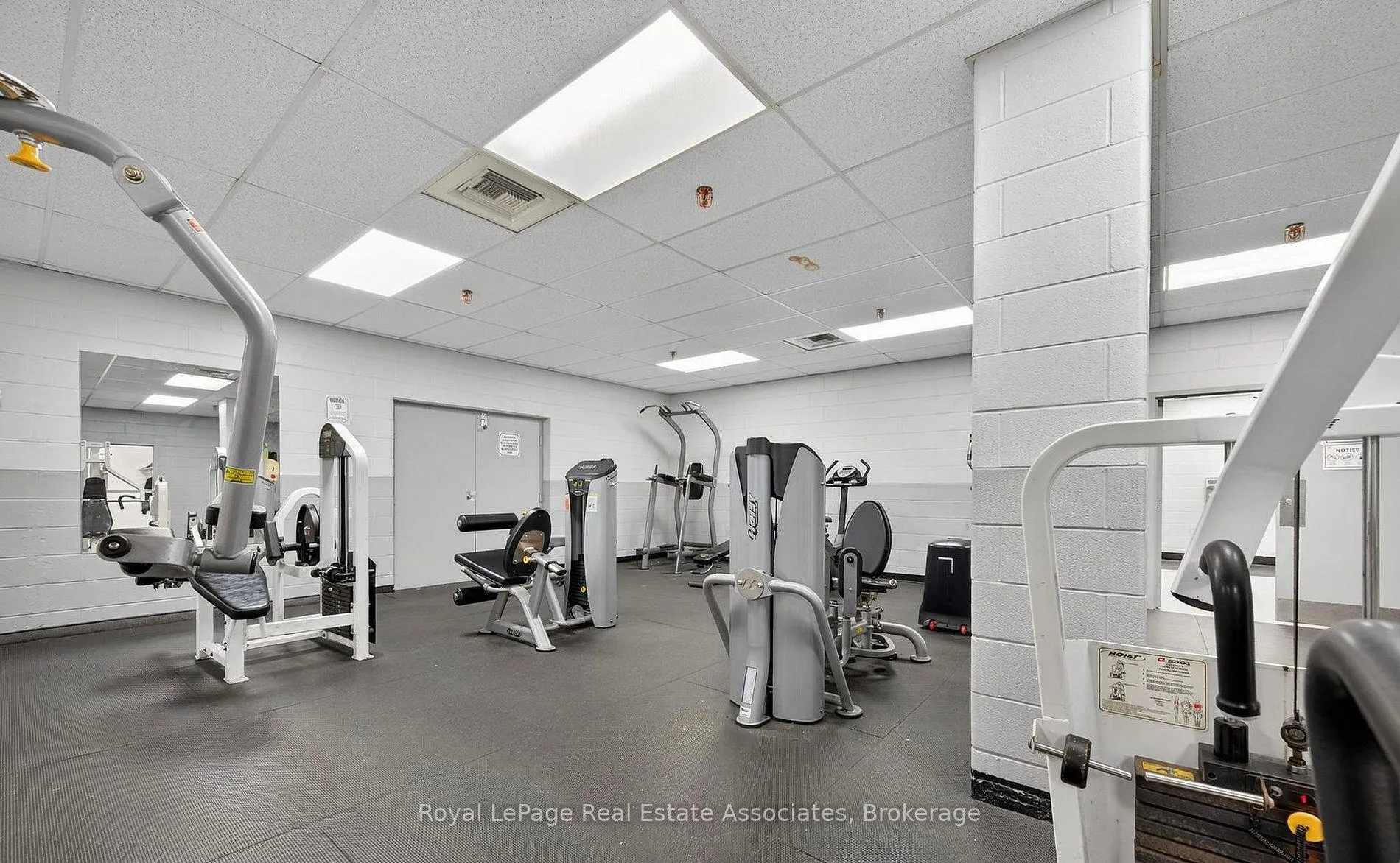 Photo 31 of Unit 813, 9 Four Winds Drive, North York, York University Heights — HOMEH