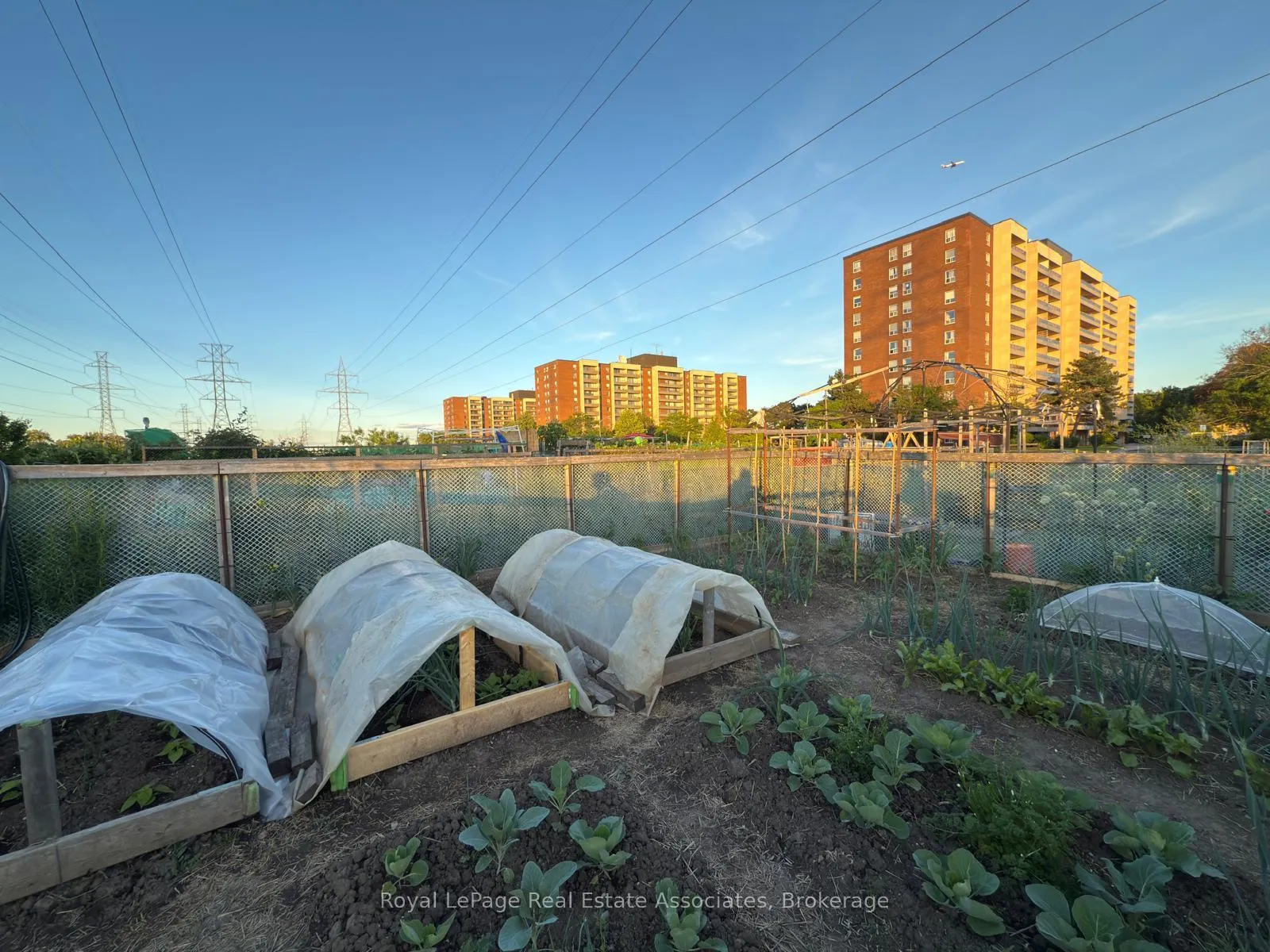 Photo 37 of Unit 813, 9 Four Winds Drive, North York, York University Heights — HOMEH