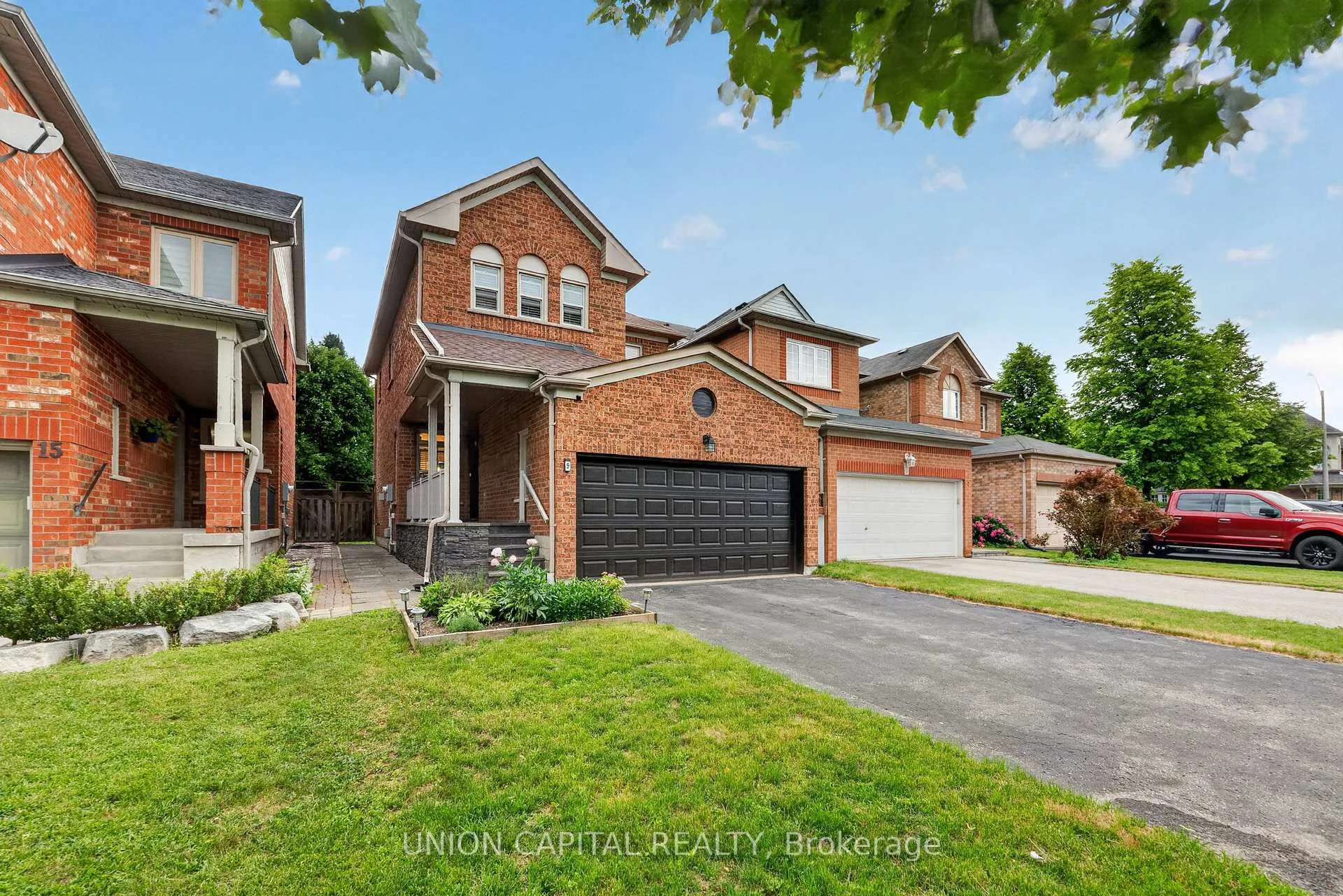 Photo 2 of 9 Ballymore Drive, Aurora, Bayview Wellington — HOMEH