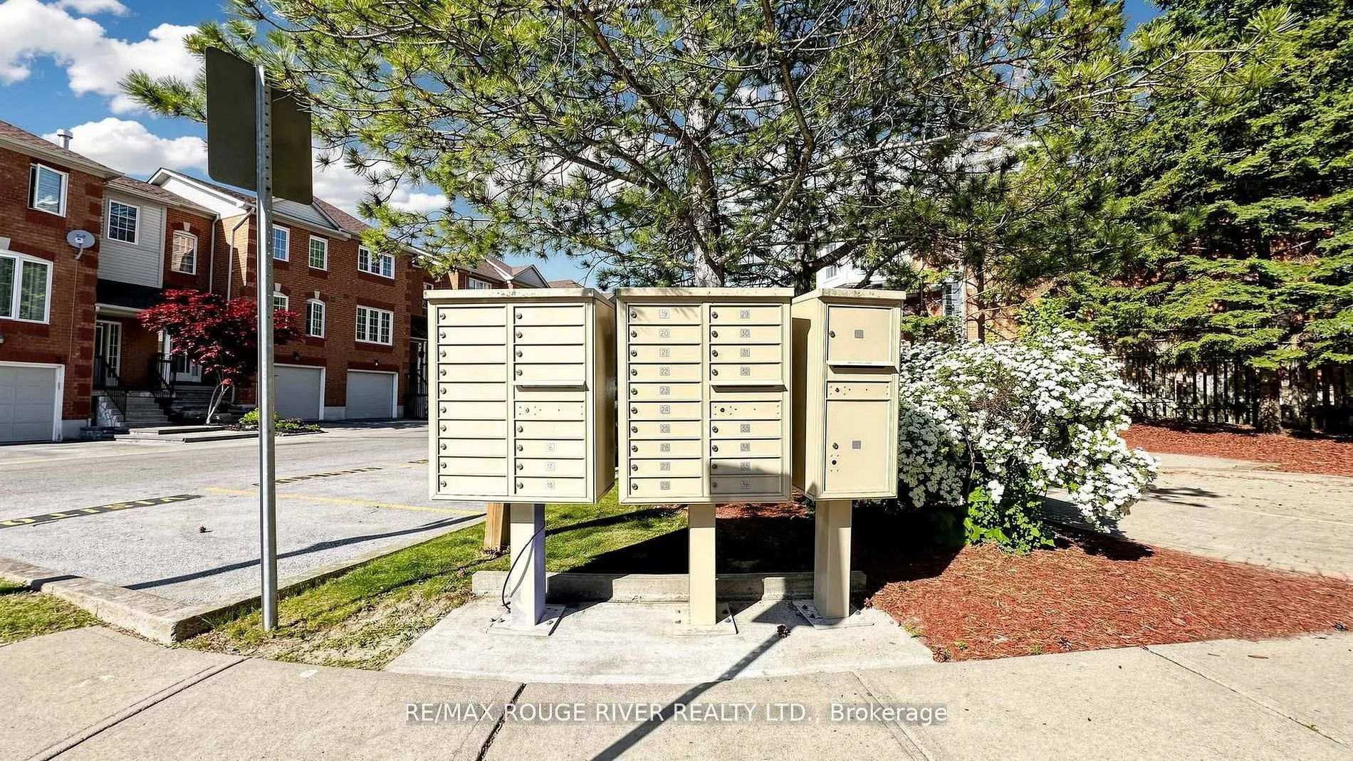 Photo 33 of 4 Trowell Lane, Ajax, Central — HOMEH