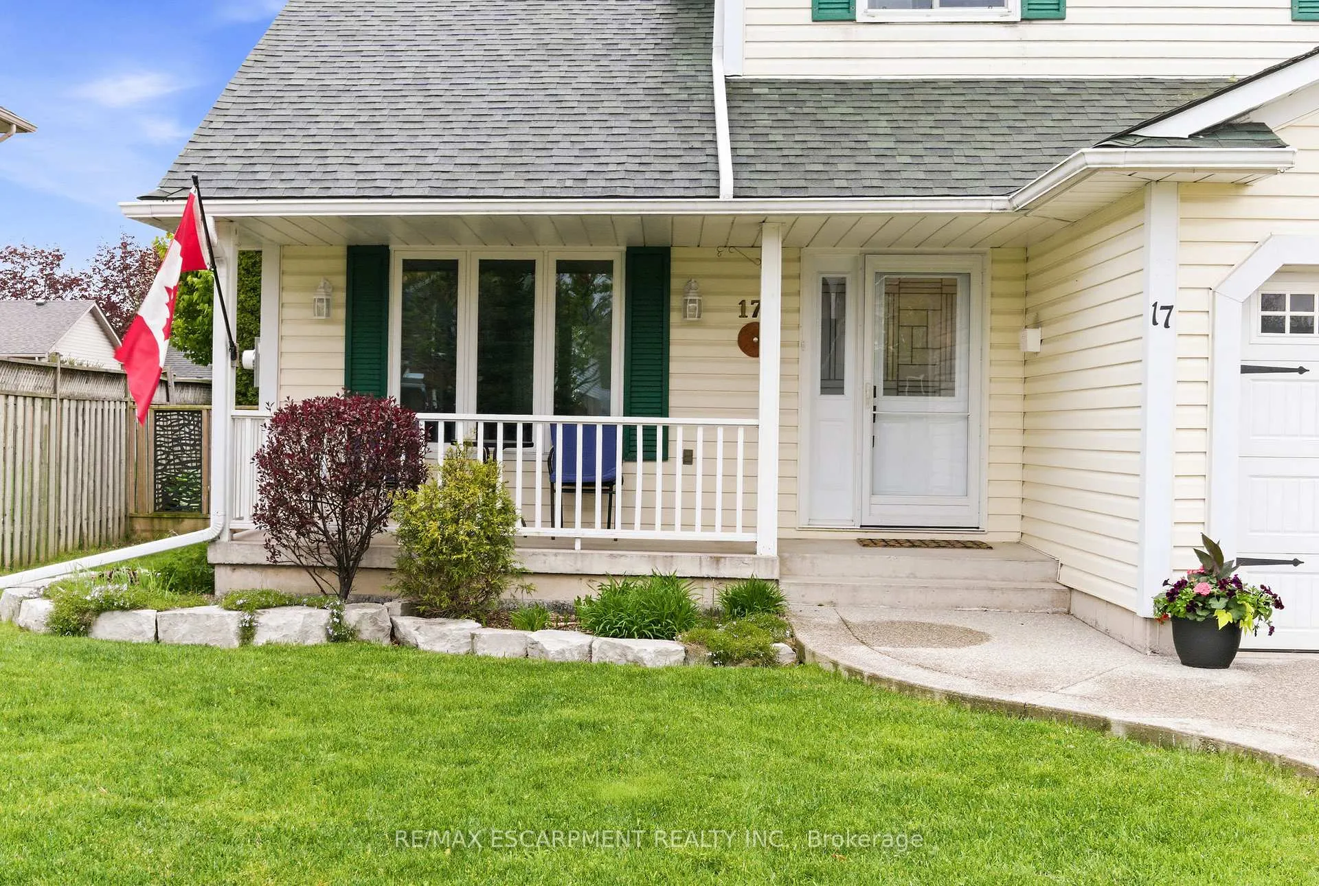Photo 2 of 17 Piper Place, Haldimand — HOMEH