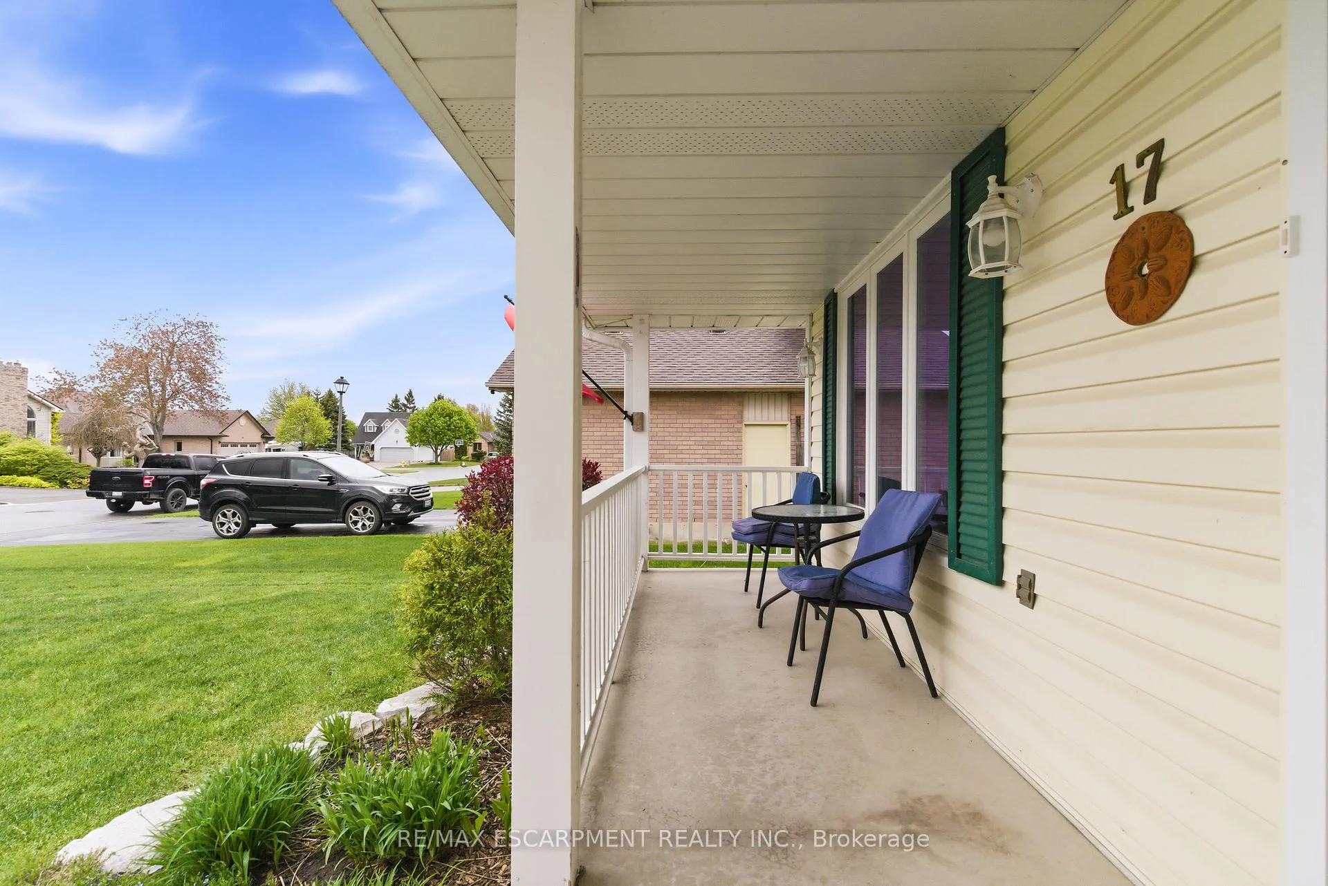 Photo 3 of 17 Piper Place, Haldimand — HOMEH