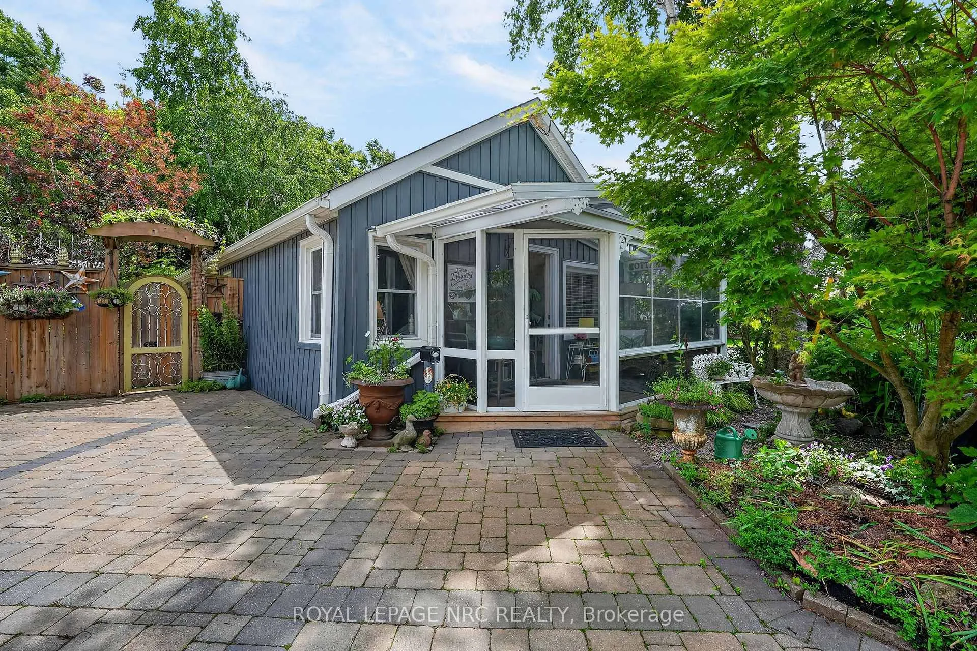 Photo 2 of 80 Newport Street, St. Catharines, Port Weller — HOMEH
