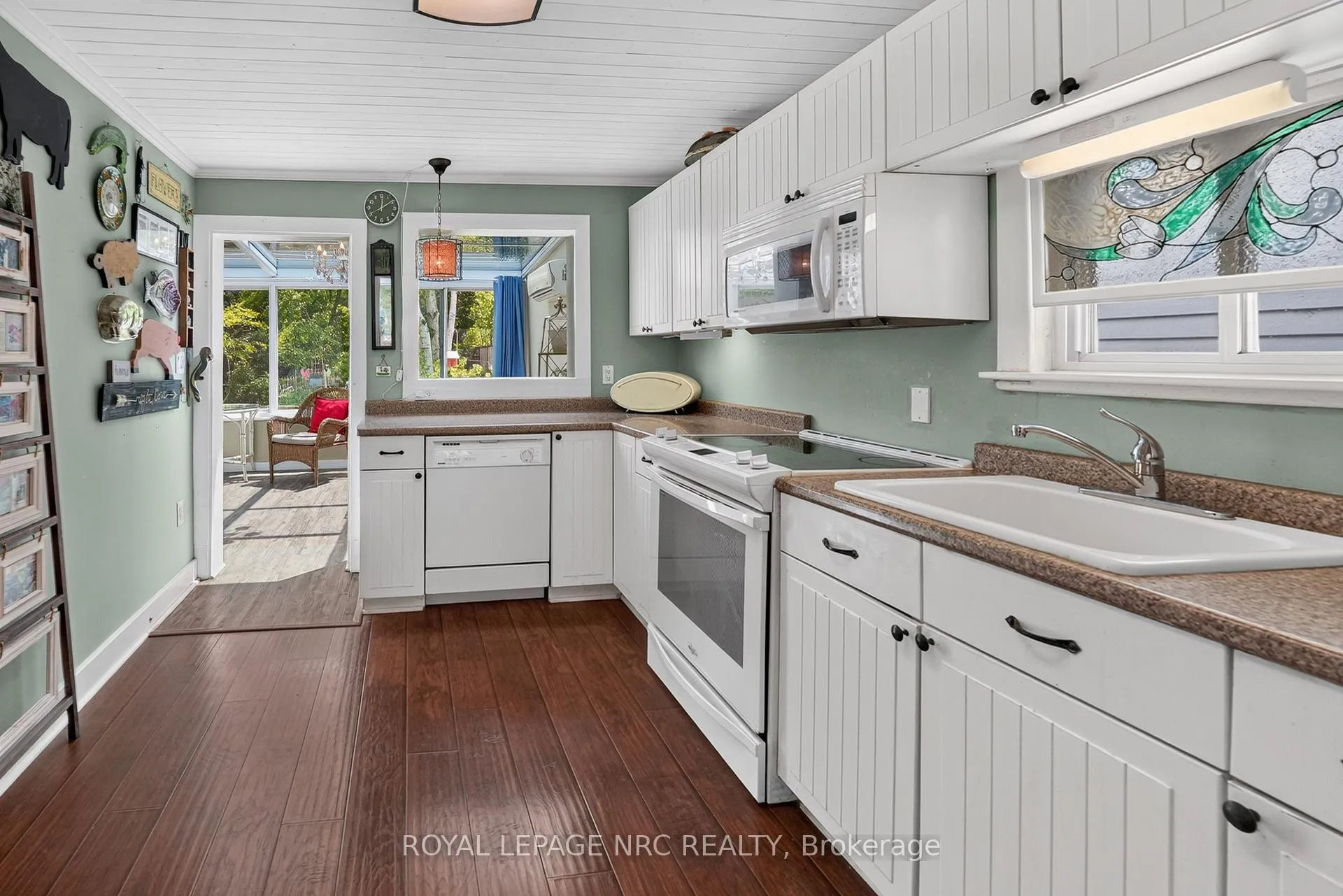 Photo 10 of 80 Newport Street, St. Catharines, Port Weller — HOMEH