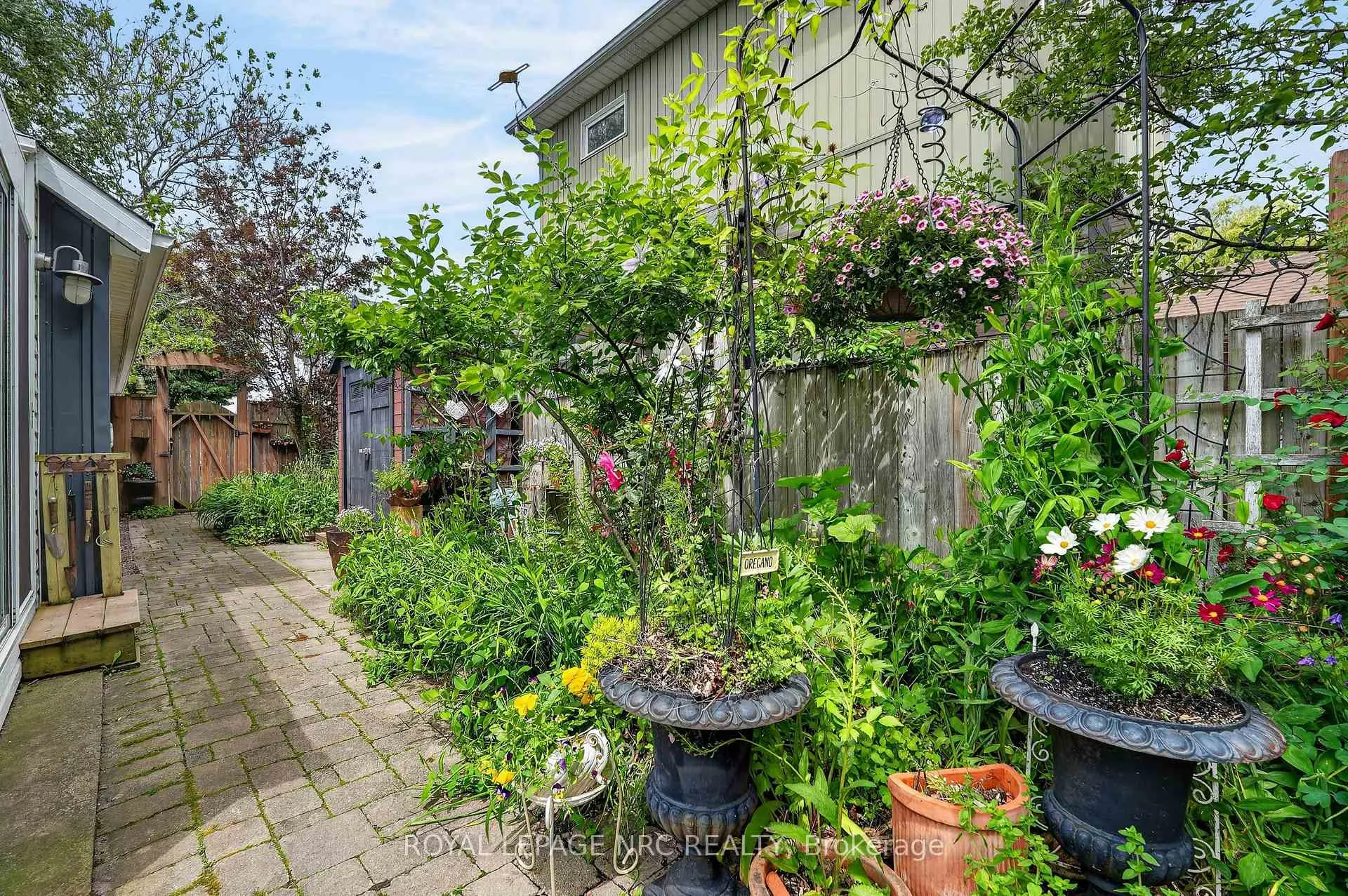 Photo 37 of 80 Newport Street, St. Catharines, Port Weller — HOMEH