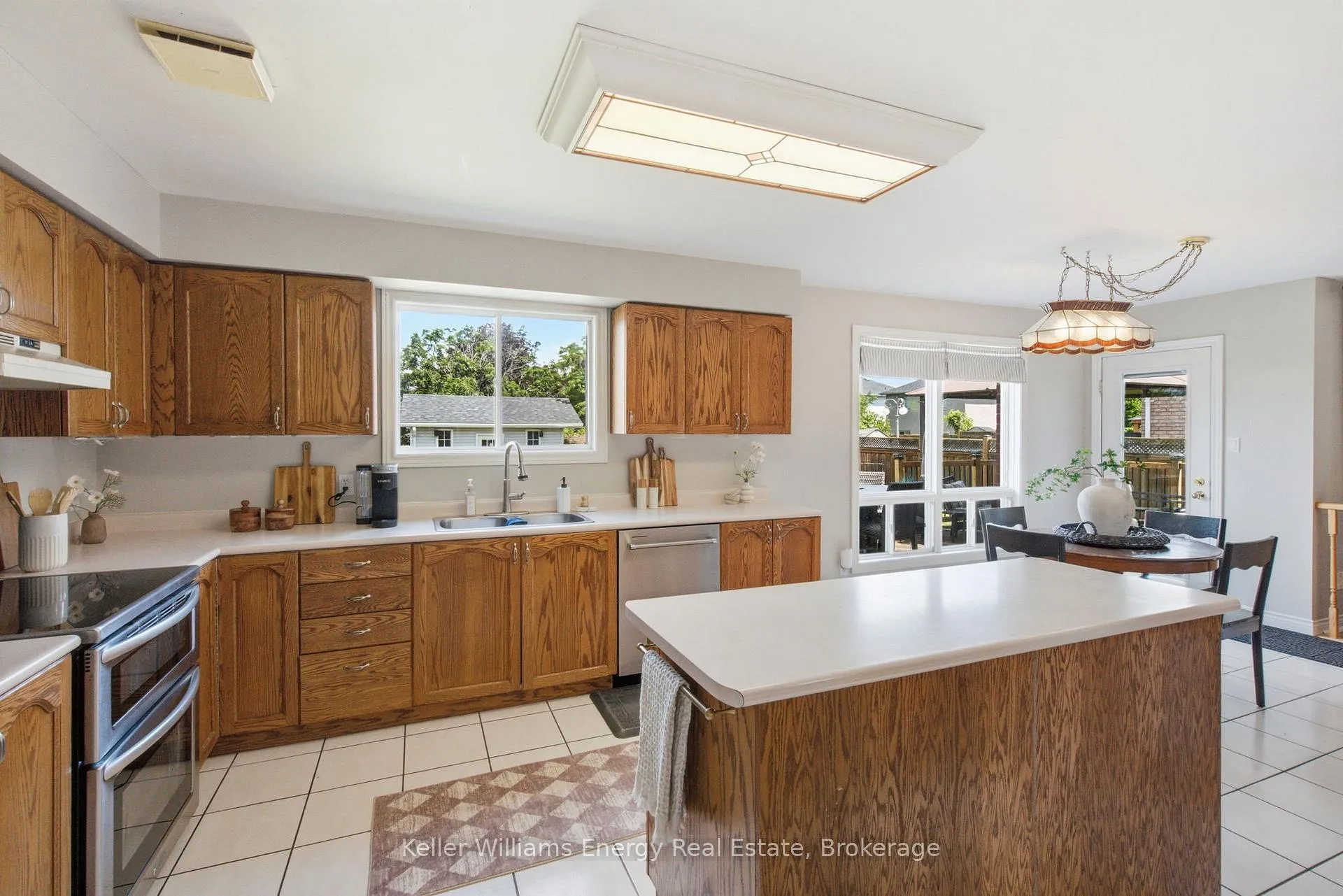 Photo 9 of 32 Sagewood Avenue, Clarington, Courtice — HOMEH