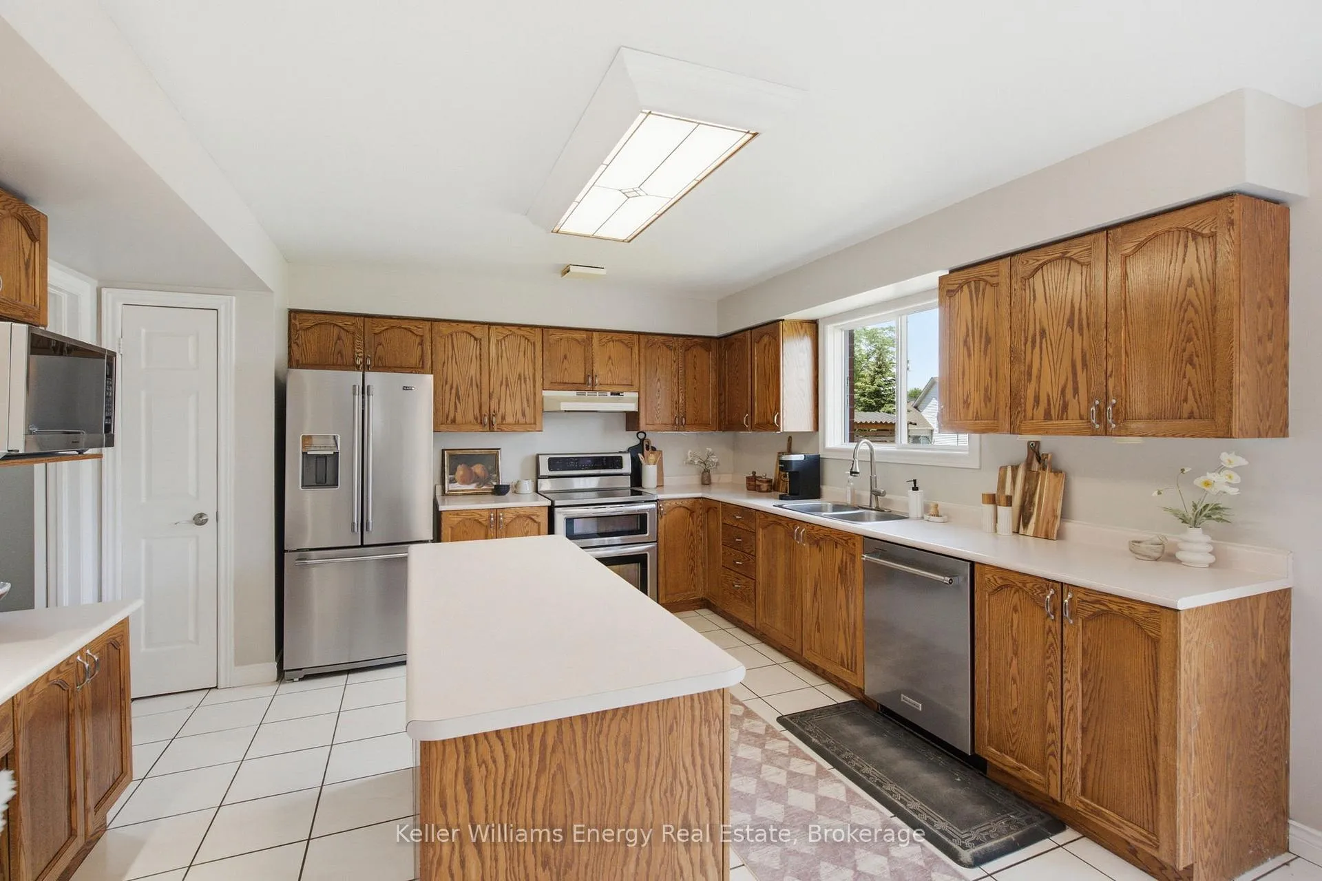Photo 10 of 32 Sagewood Avenue, Clarington, Courtice — HOMEH