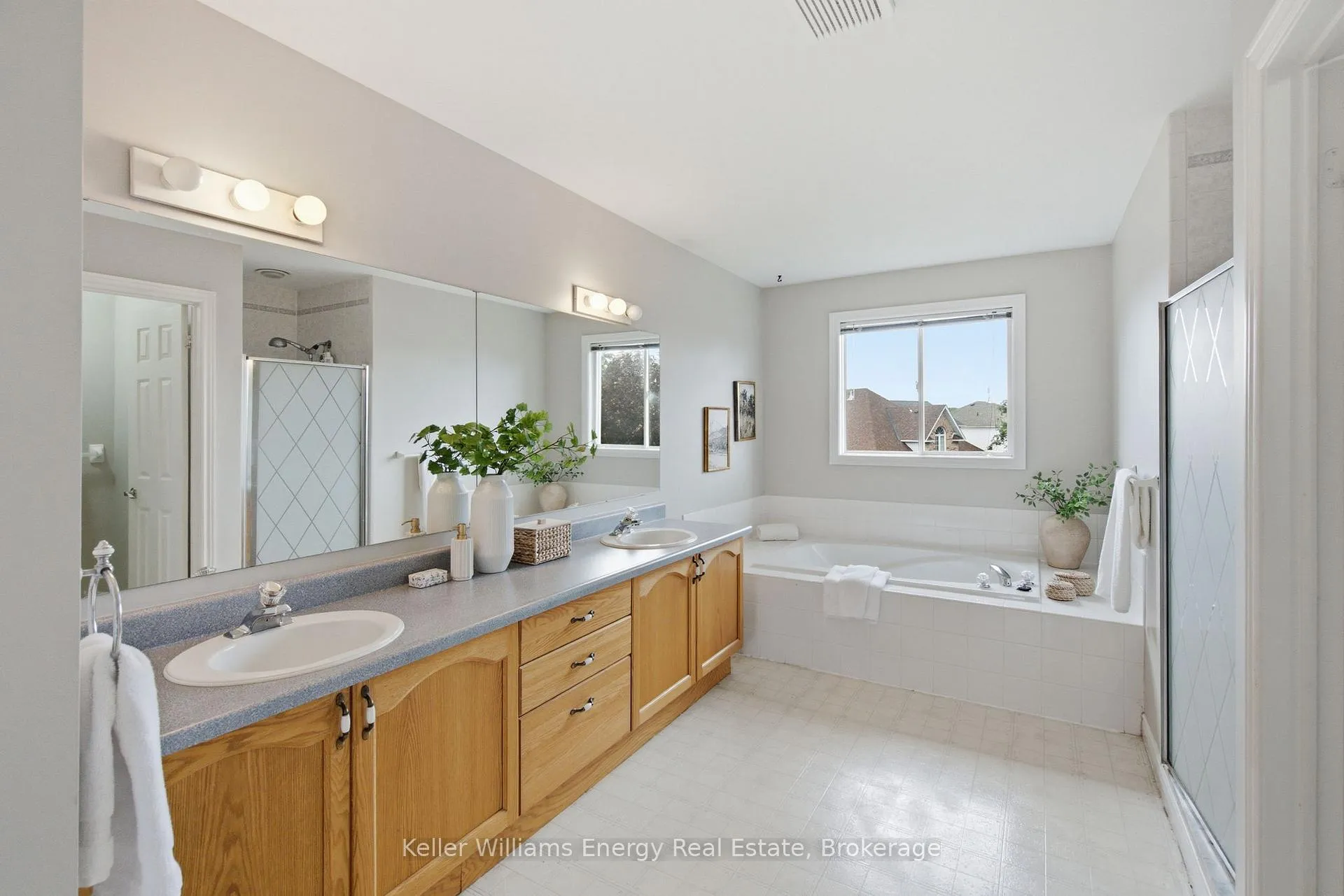 Photo 38 of 32 Sagewood Avenue, Clarington, Courtice — HOMEH