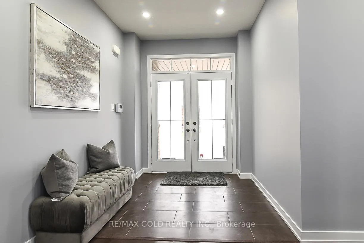 Photo 4 of 206 Crafter Crescent, Hamilton, Stoney Creek Mountain — HOMEH