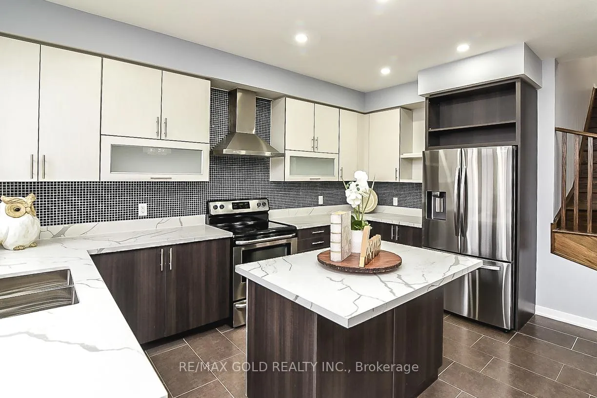 Photo 13 of 206 Crafter Crescent, Hamilton, Stoney Creek Mountain — HOMEH