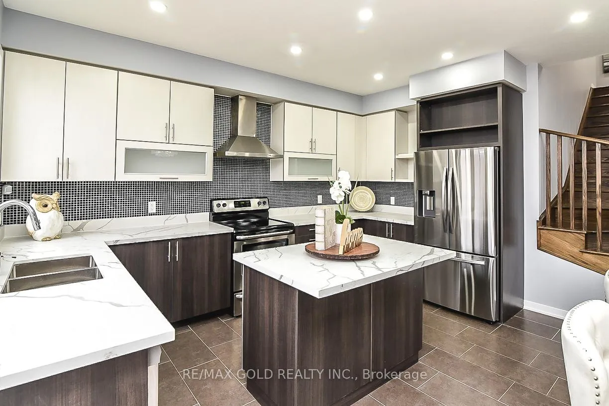 Photo 15 of 206 Crafter Crescent, Hamilton, Stoney Creek Mountain — HOMEH
