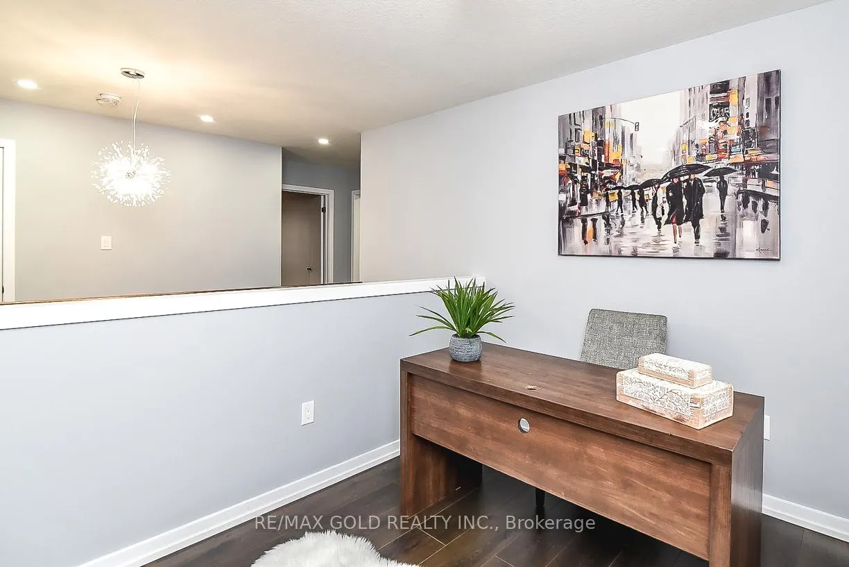 Photo 23 of 206 Crafter Crescent, Hamilton, Stoney Creek Mountain — HOMEH