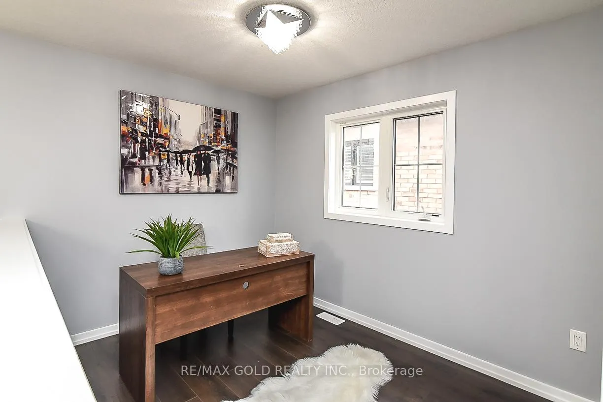 Photo 24 of 206 Crafter Crescent, Hamilton, Stoney Creek Mountain — HOMEH