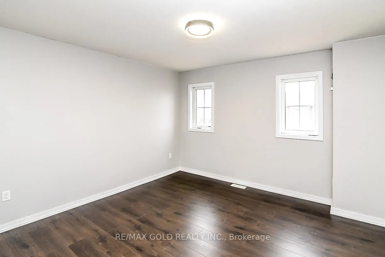 Photo 32 of 206 Crafter Crescent, Hamilton, Stoney Creek Mountain — HOMEH