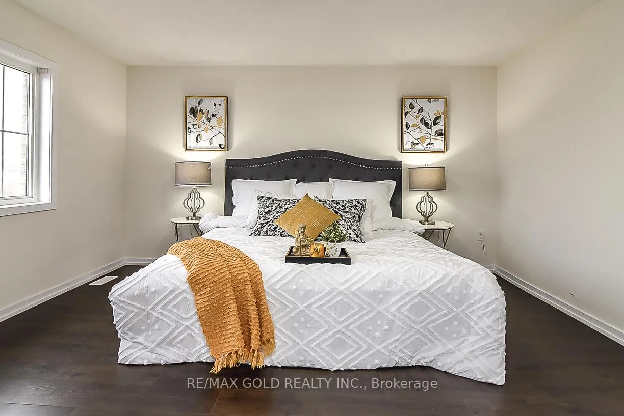 Photo 35 of 206 Crafter Crescent, Hamilton, Stoney Creek Mountain — HOMEH