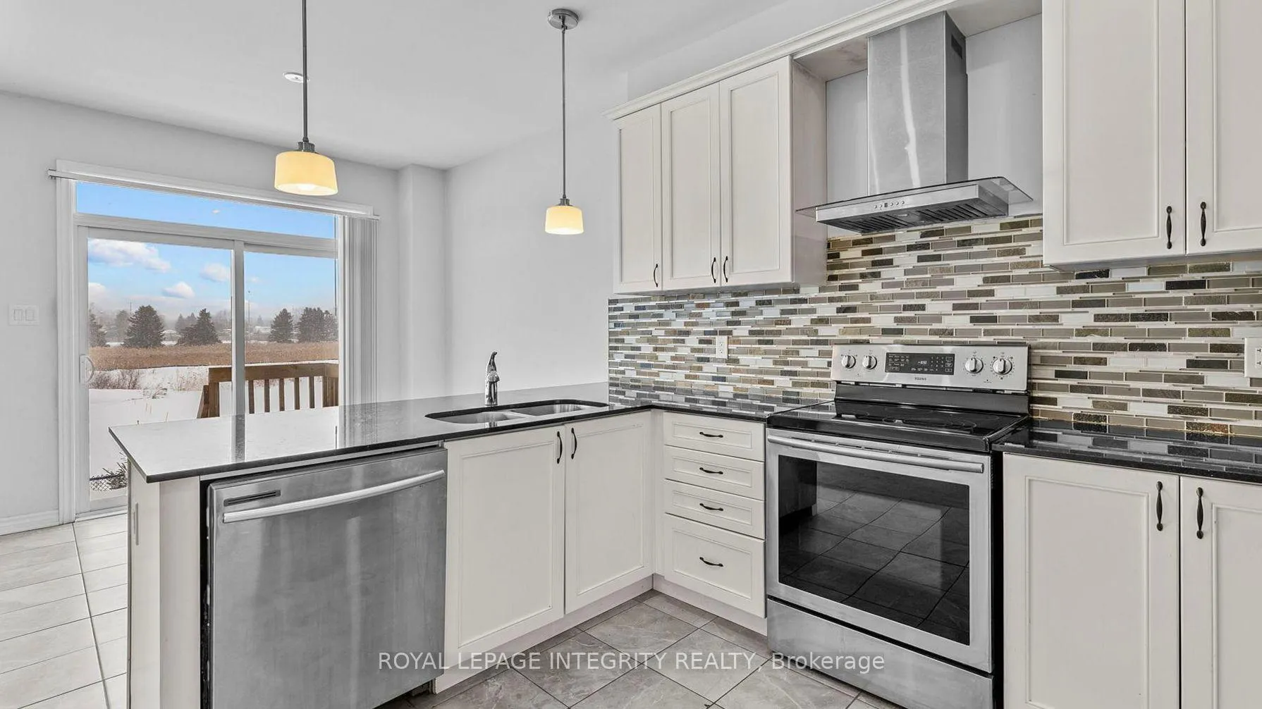 Photo 6 of 163 Cranesbill Road, Ottawa, Kanata - Emerald Meadows/Trailwest — HOMEH