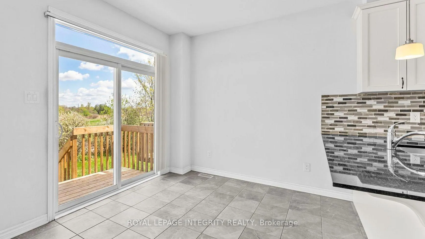 Photo 8 of 163 Cranesbill Road, Ottawa, Kanata - Emerald Meadows/Trailwest — HOMEH