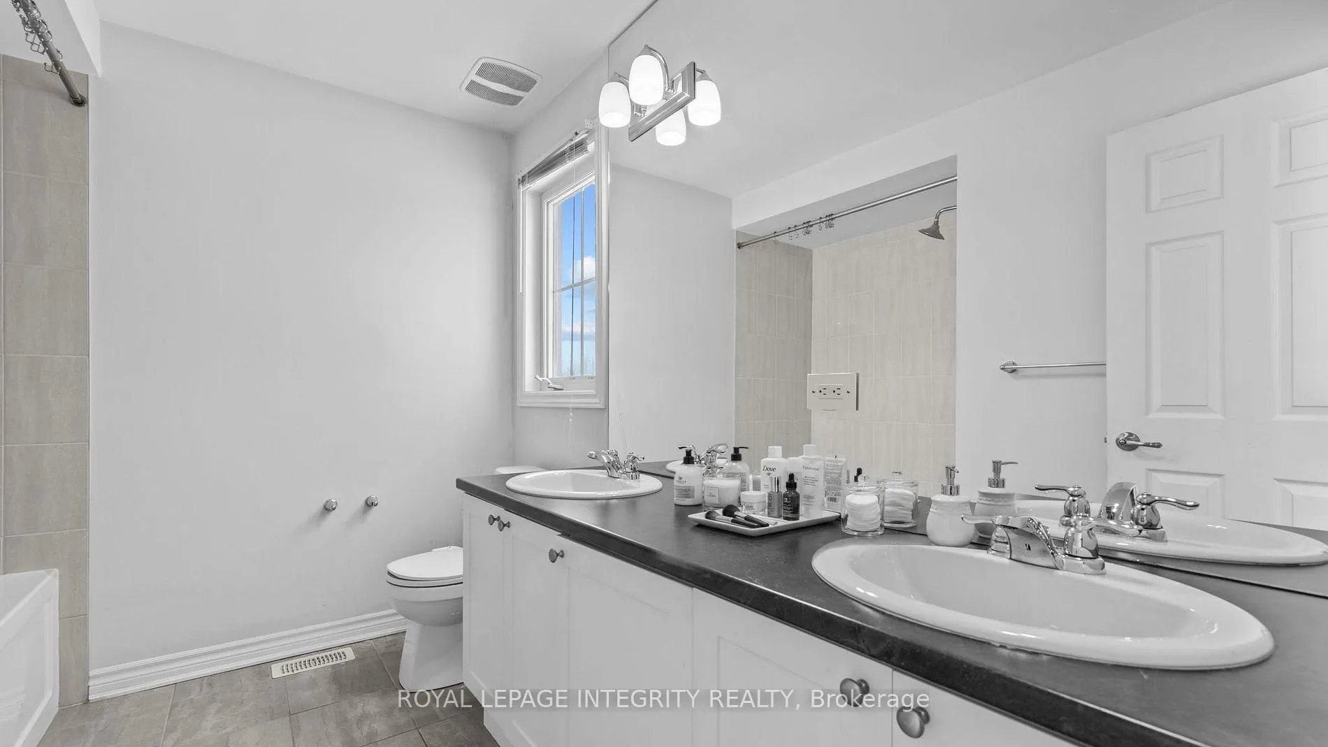 Photo 15 of 163 Cranesbill Road, Ottawa, Kanata - Emerald Meadows/Trailwest — HOMEH