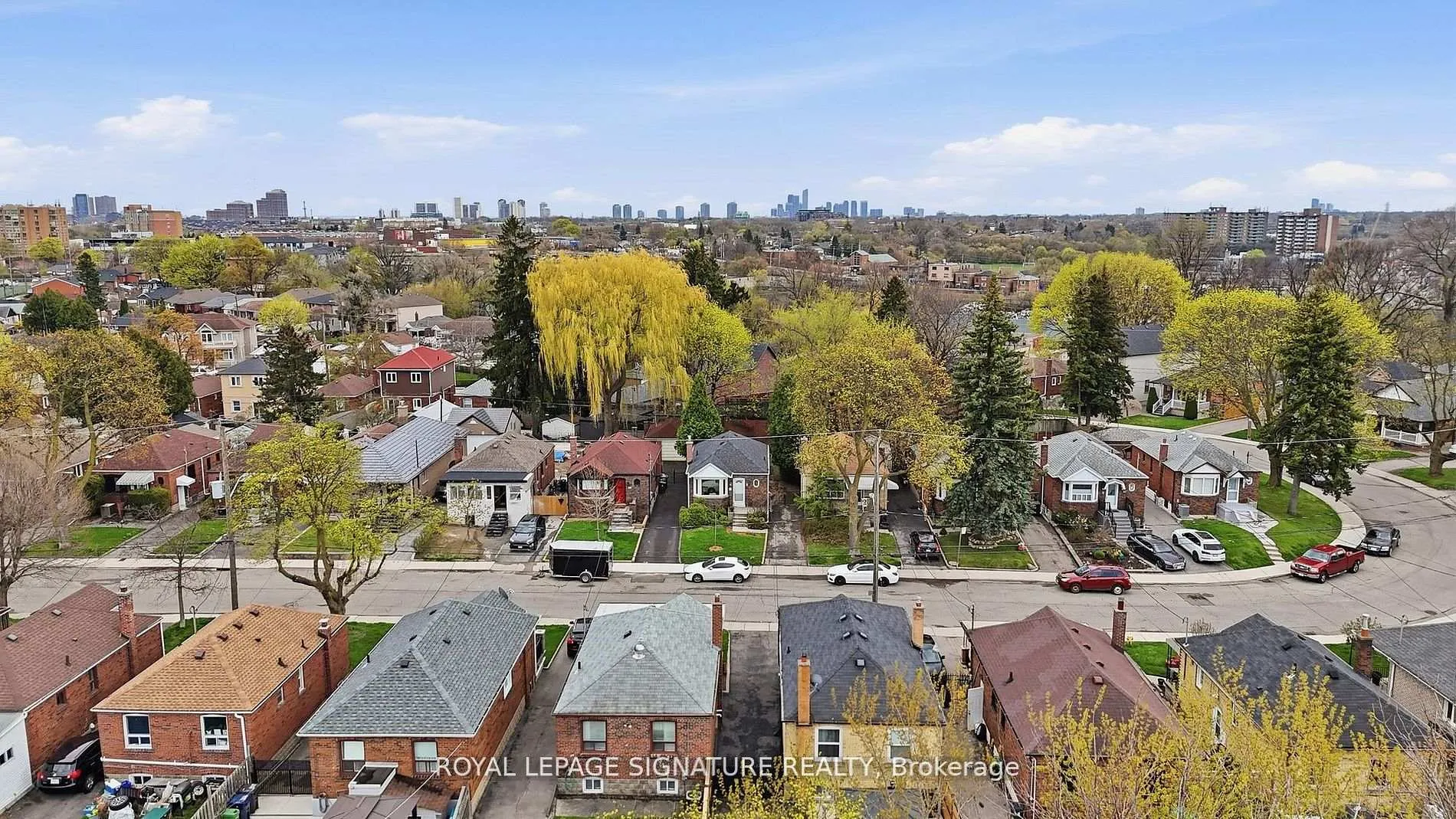 Photo 4 of 53 Juliet Crescent, Toronto, Keelesdale-Eglinton West — HOMEH