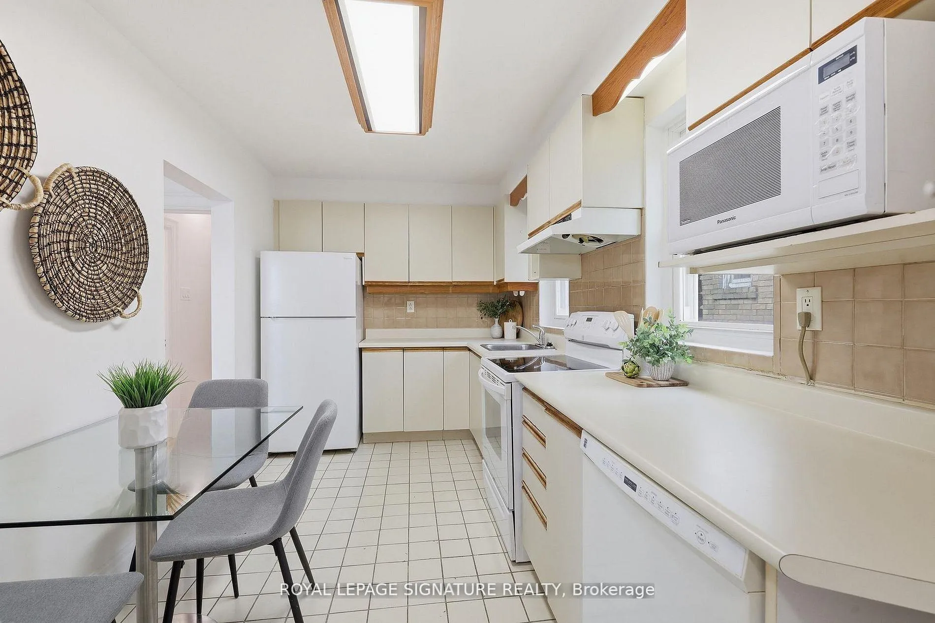 Photo 7 of 53 Juliet Crescent, Toronto, Keelesdale-Eglinton West — HOMEH