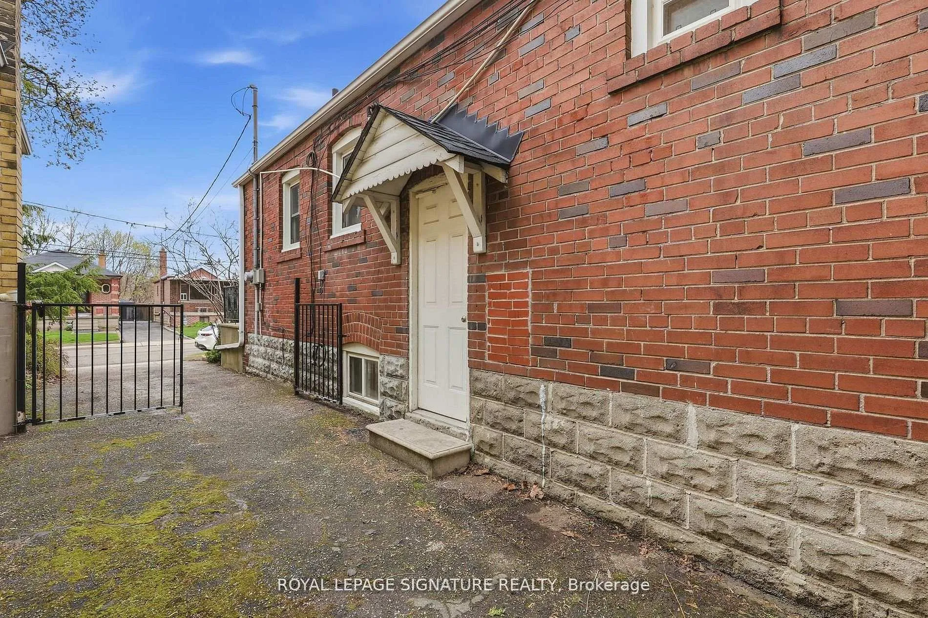 Photo 19 of 53 Juliet Crescent, Toronto, Keelesdale-Eglinton West — HOMEH