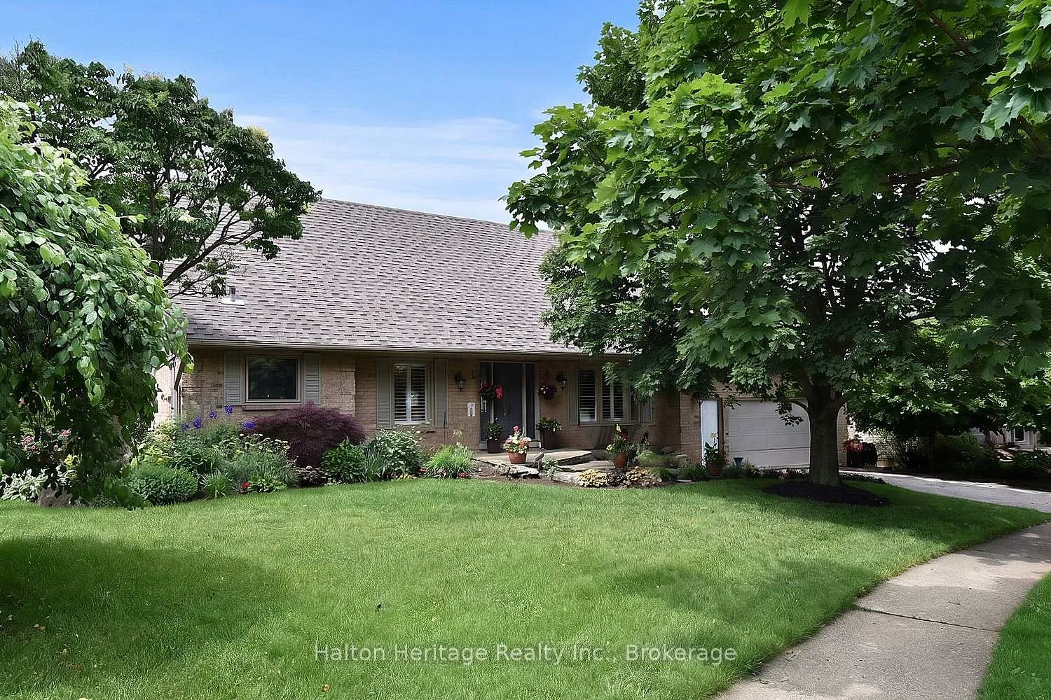 Front of 34 Howard Boulevard