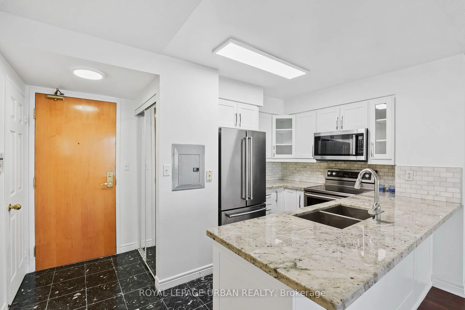 Photo 7 of Unit 506, 43 Eglinton Avenue E, Toronto, Mount Pleasant West — HOMEH