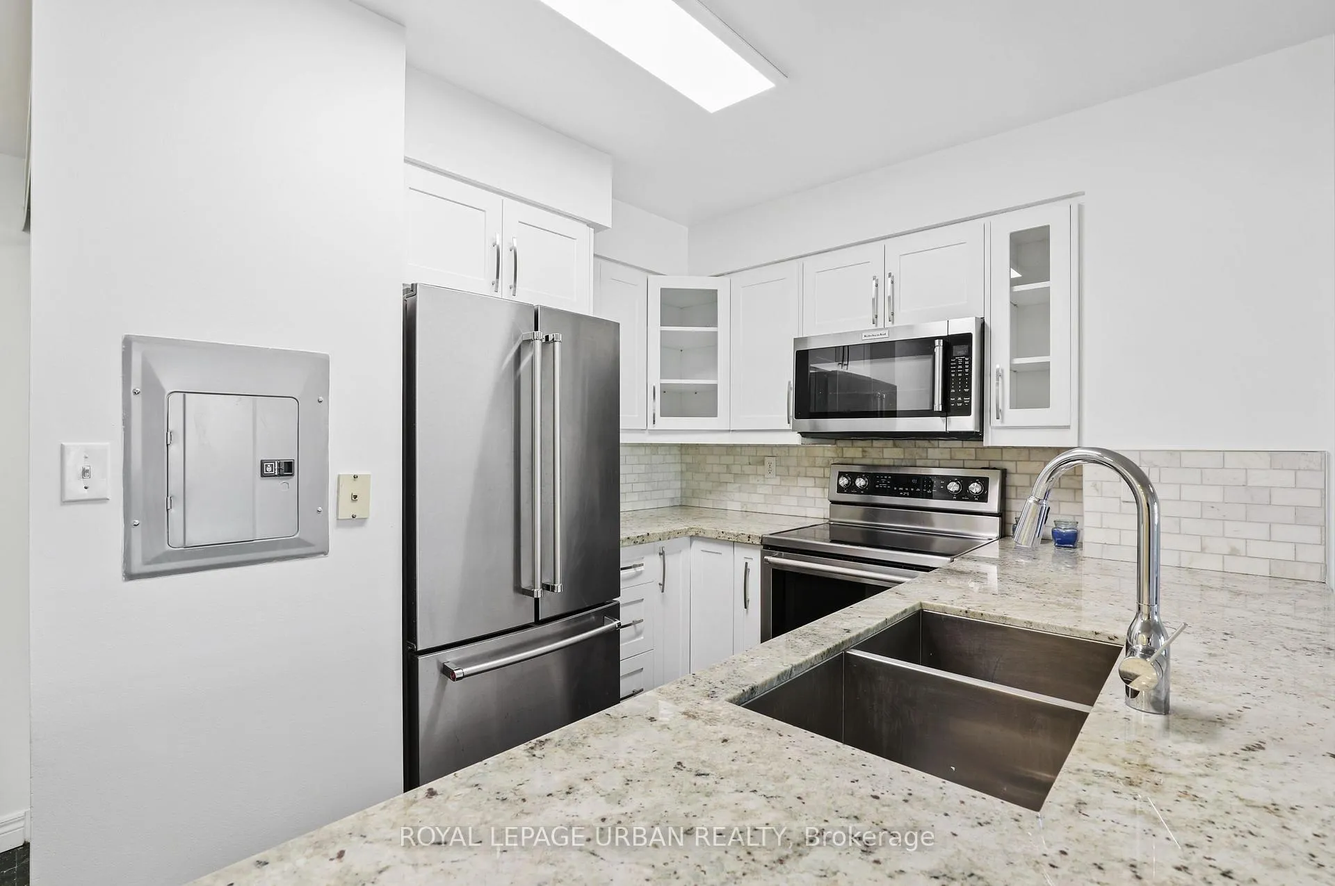 Photo 8 of Unit 506, 43 Eglinton Avenue E, Toronto, Mount Pleasant West — HOMEH
