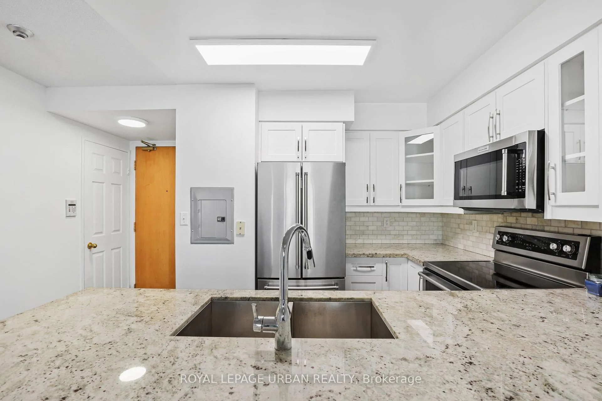 Photo 10 of Unit 506, 43 Eglinton Avenue E, Toronto, Mount Pleasant West — HOMEH