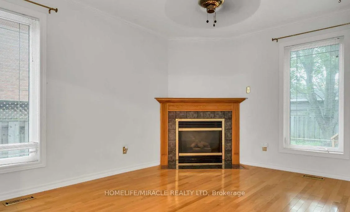 Photo 3 of 13 Morton Crescent, Barrie, West Bayfield — HOMEH