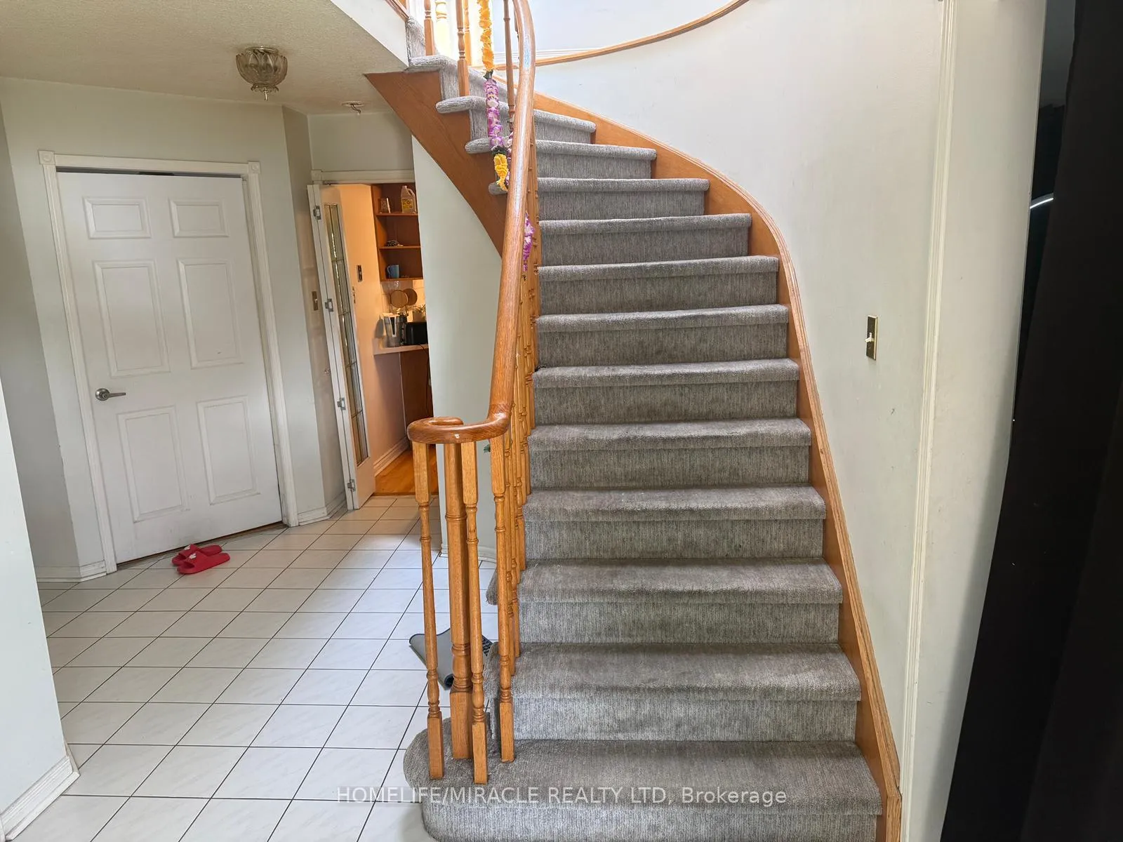 Photo 4 of 13 Morton Crescent, Barrie, West Bayfield — HOMEH