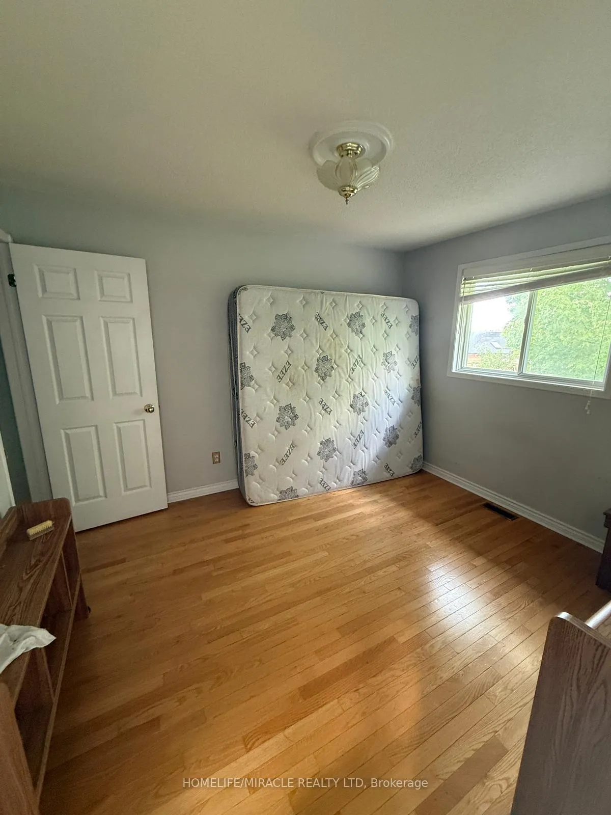 Photo 6 of 13 Morton Crescent, Barrie, West Bayfield — HOMEH