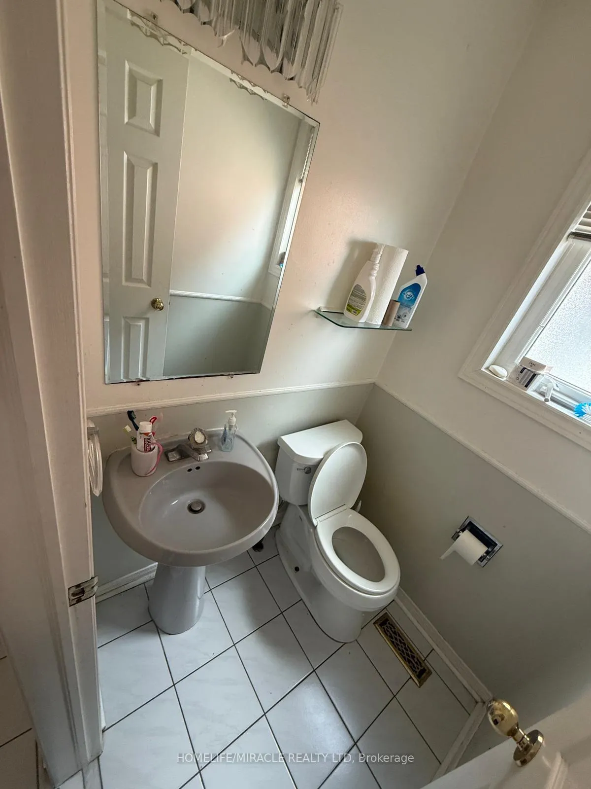 Photo 10 of 13 Morton Crescent, Barrie, West Bayfield — HOMEH