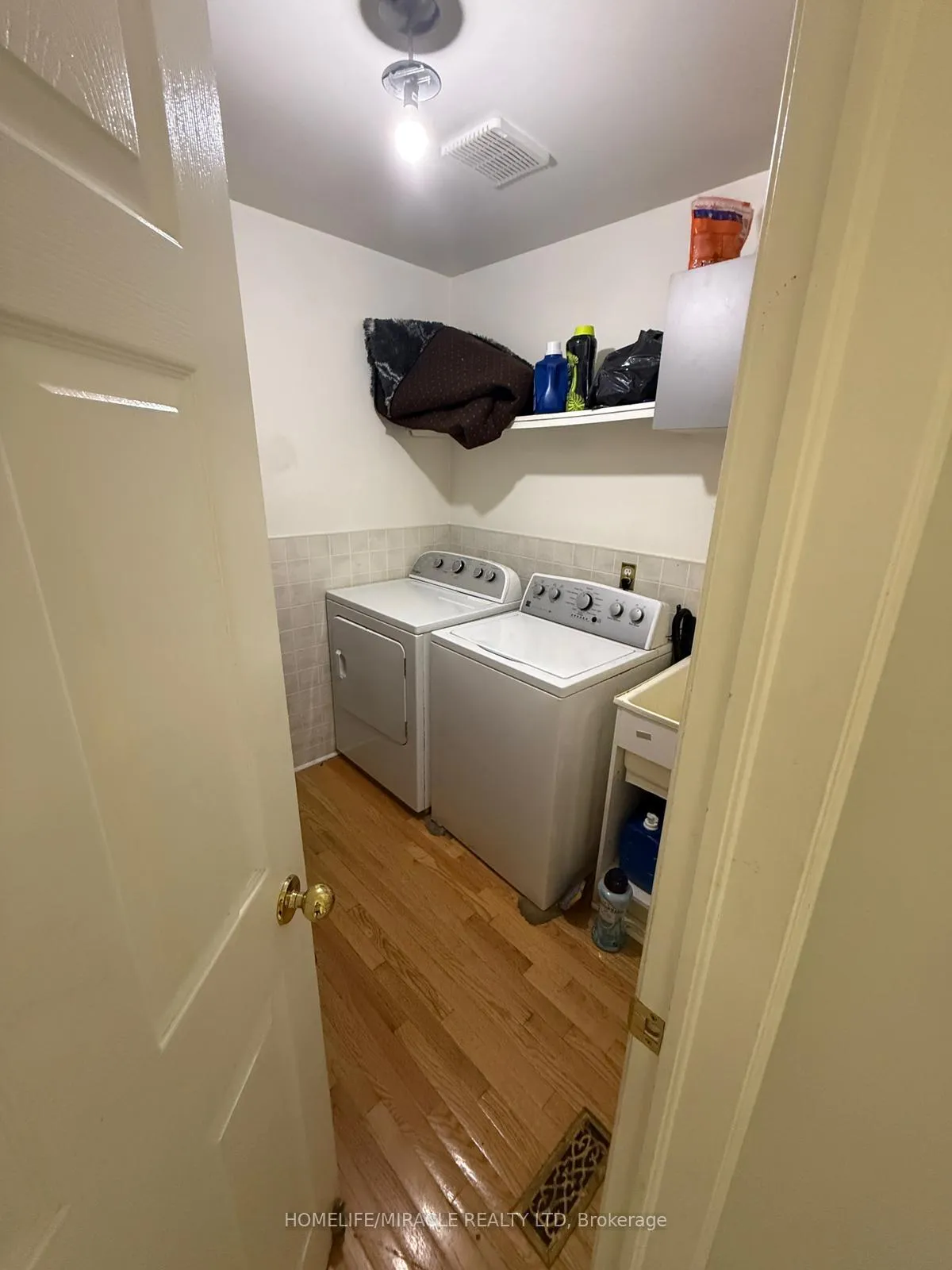 Photo 11 of 13 Morton Crescent, Barrie, West Bayfield — HOMEH