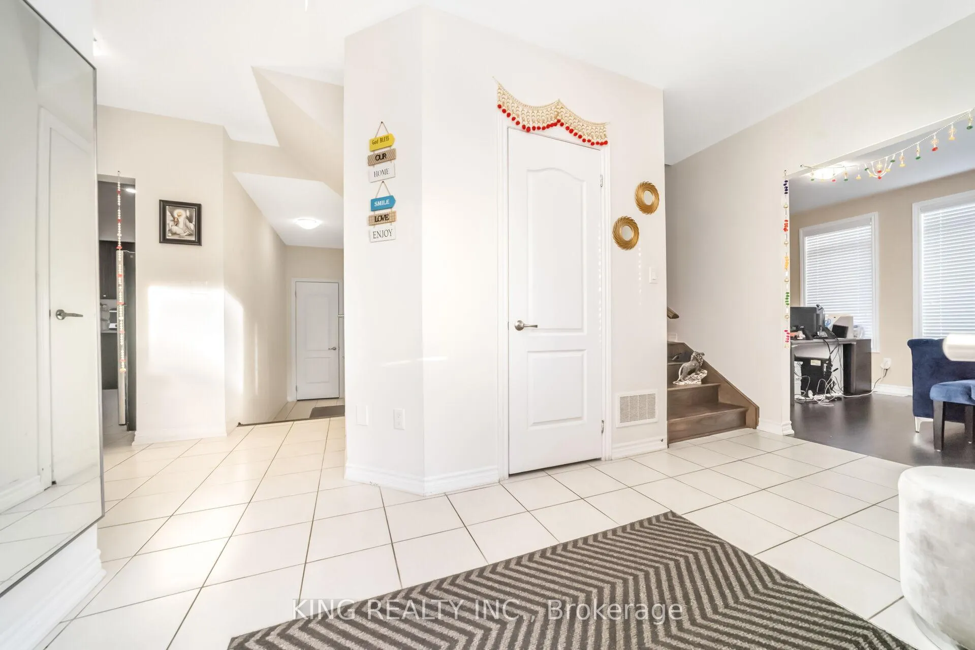 Photo 6 of 5 Loomis Road, Brampton, Northwest Brampton — HOMEH