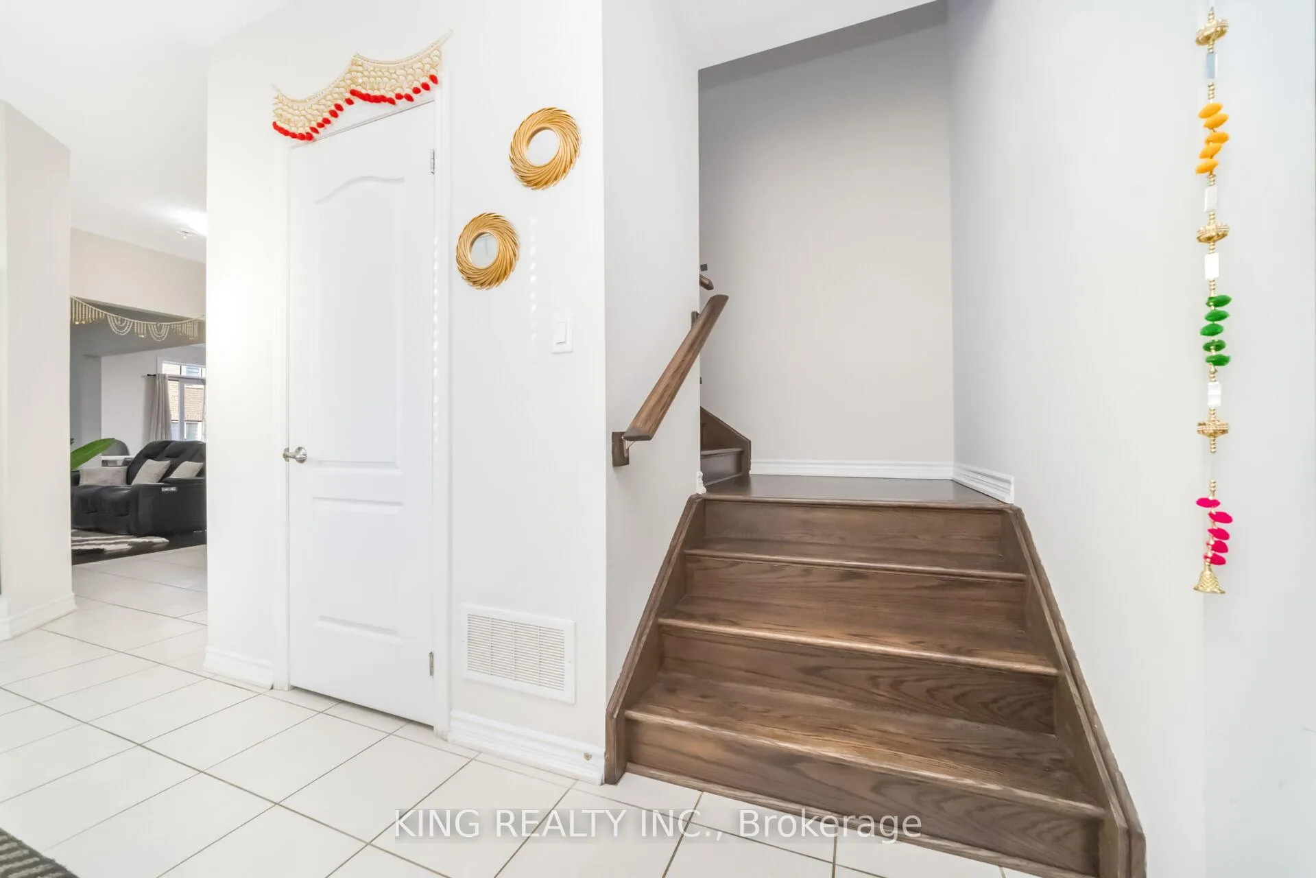 Photo 32 of 5 Loomis Road, Brampton, Northwest Brampton — HOMEH