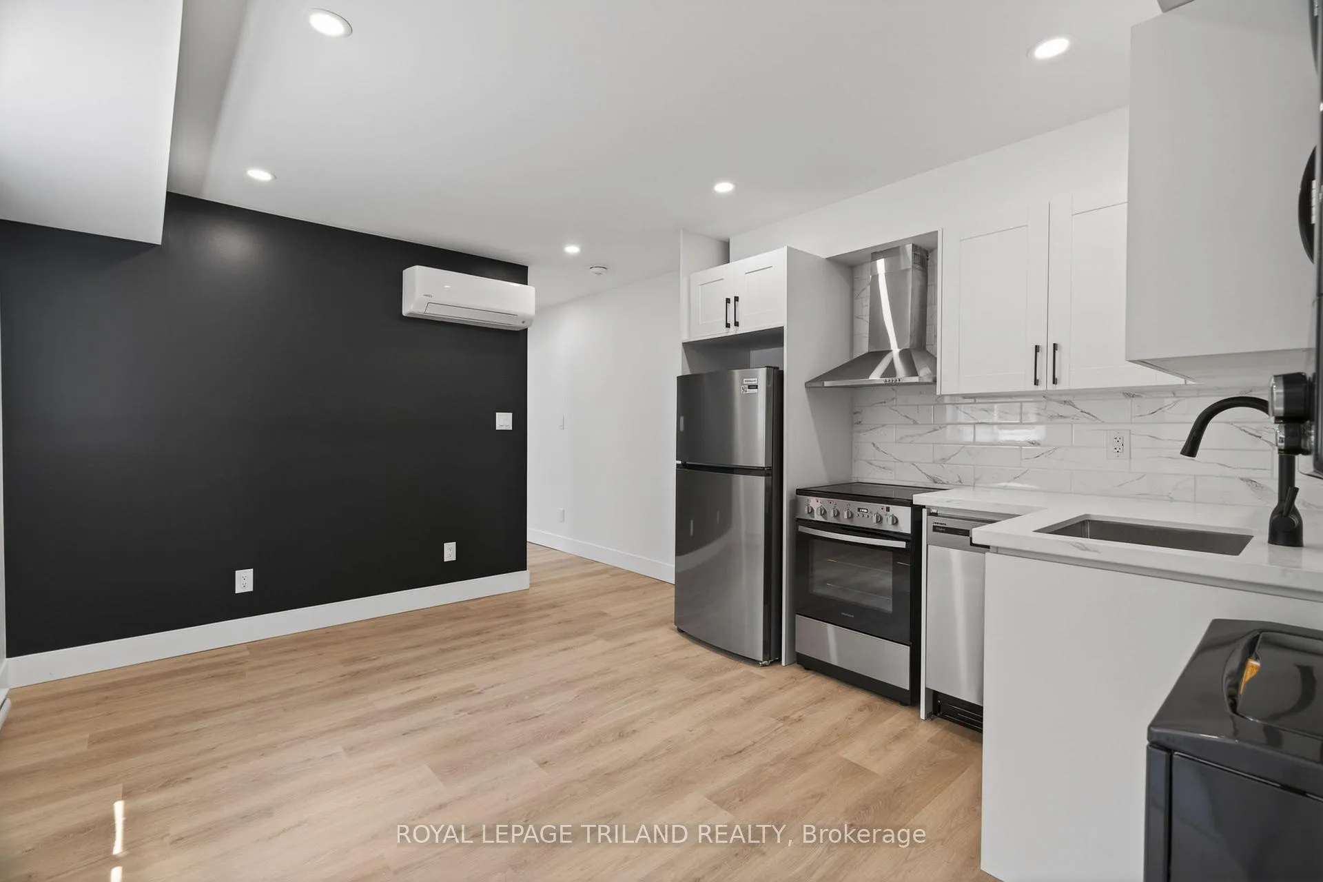 Photo 4 of Unit 7, 1015 Eagle Drive, London, South J — HOMEH