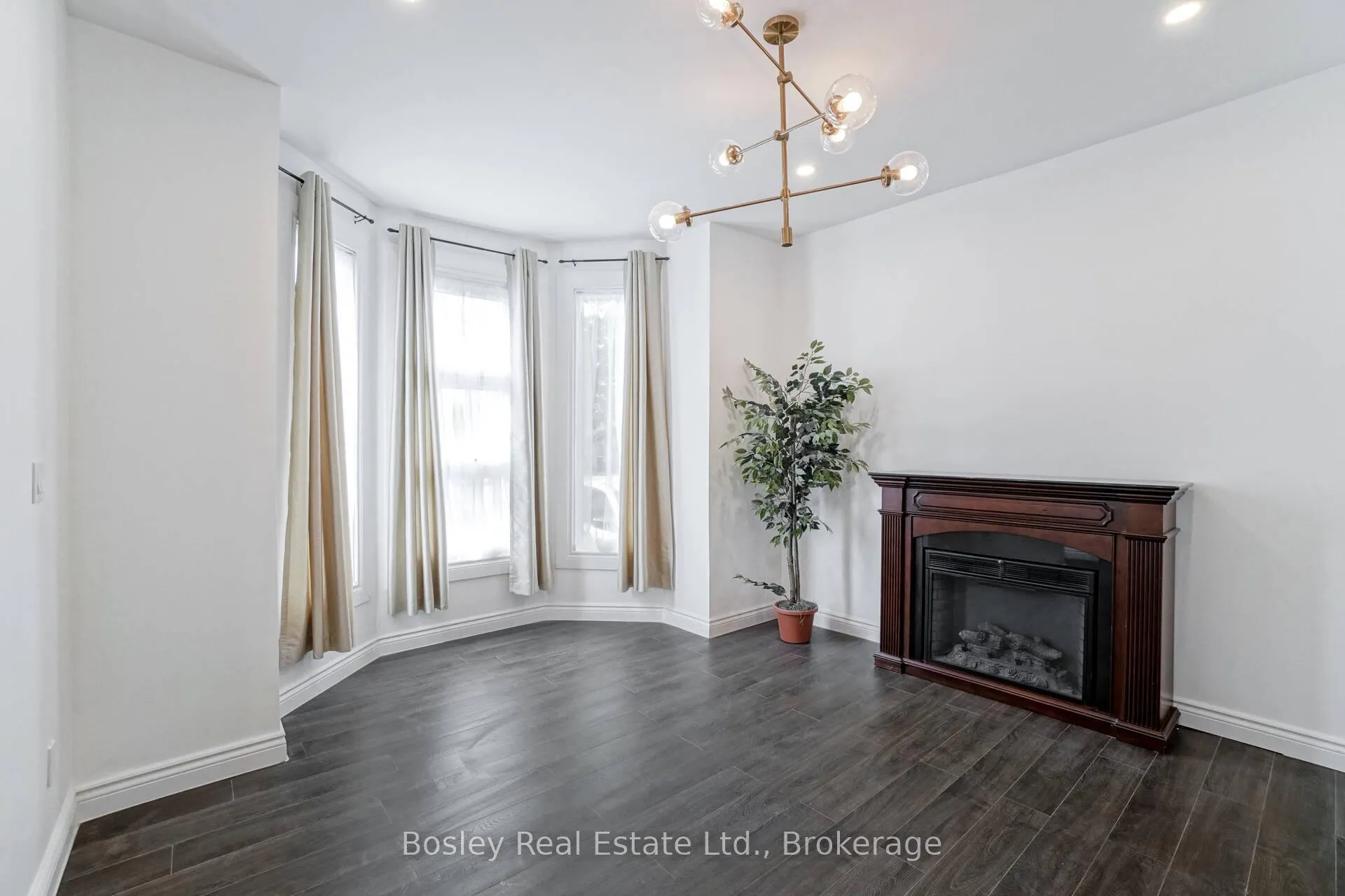 Photo 5 of 124 West Avenue N, Hamilton, Landsdale — HOMEH