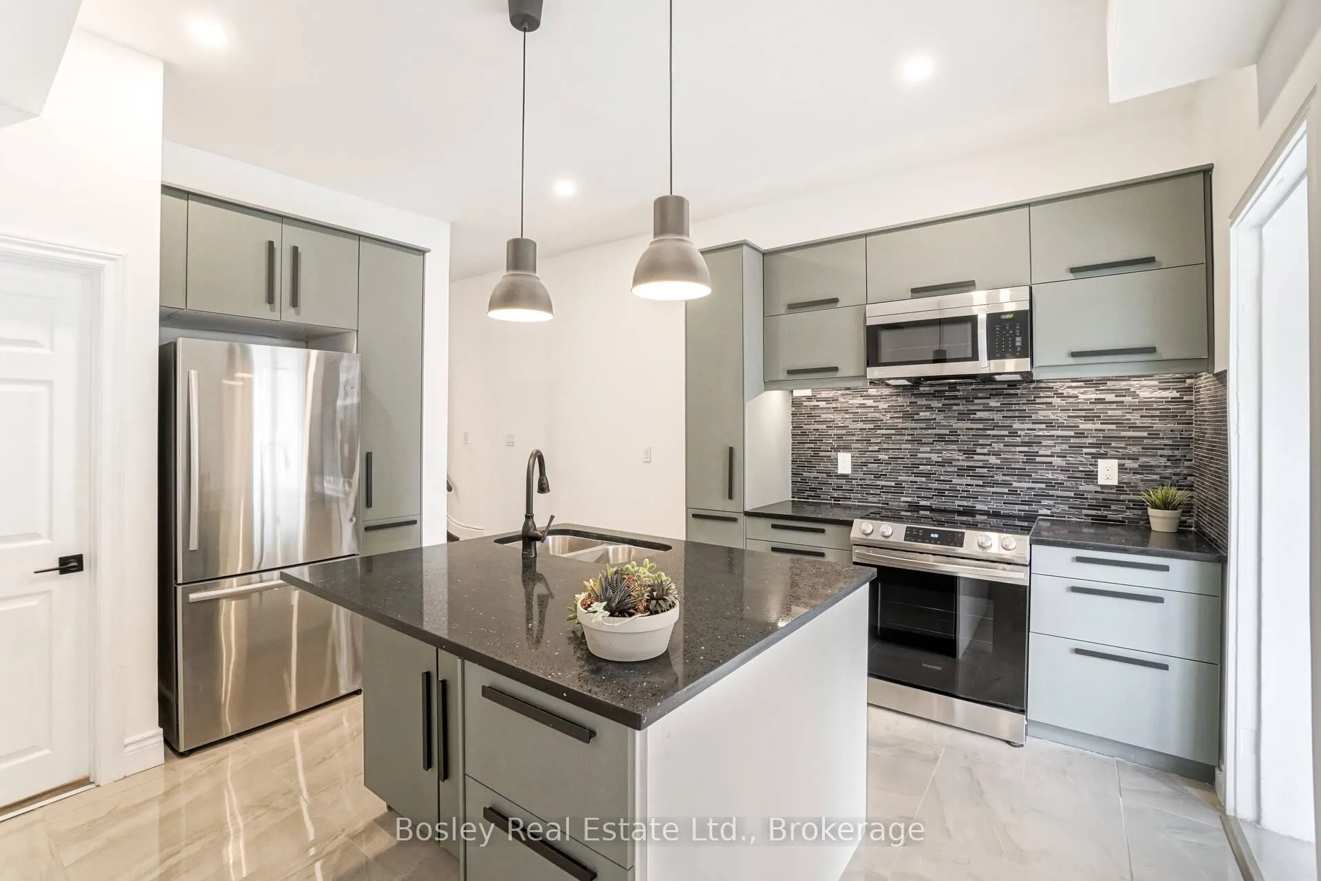 Photo 9 of 124 West Avenue N, Hamilton, Landsdale — HOMEH