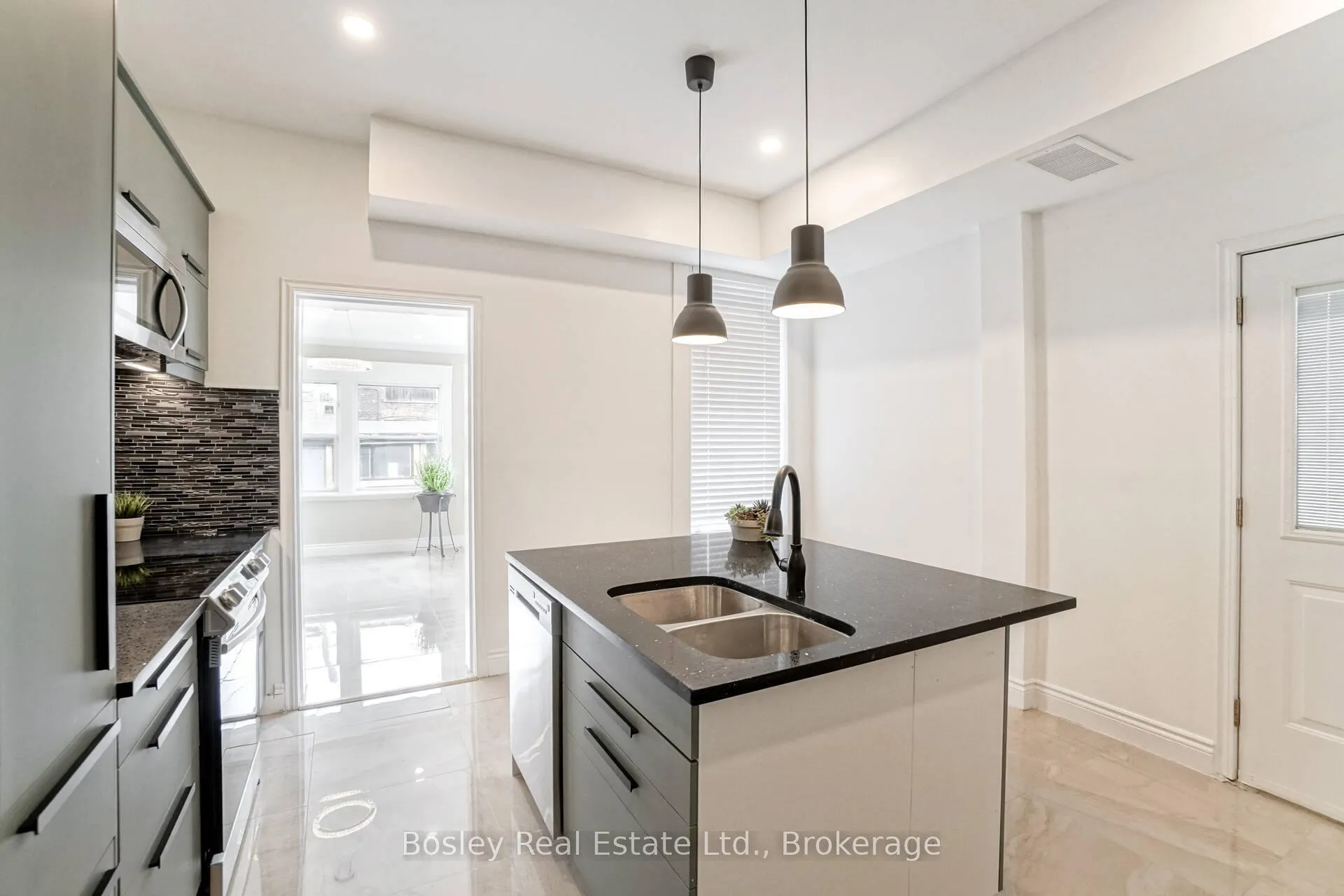Photo 10 of 124 West Avenue N, Hamilton, Landsdale — HOMEH