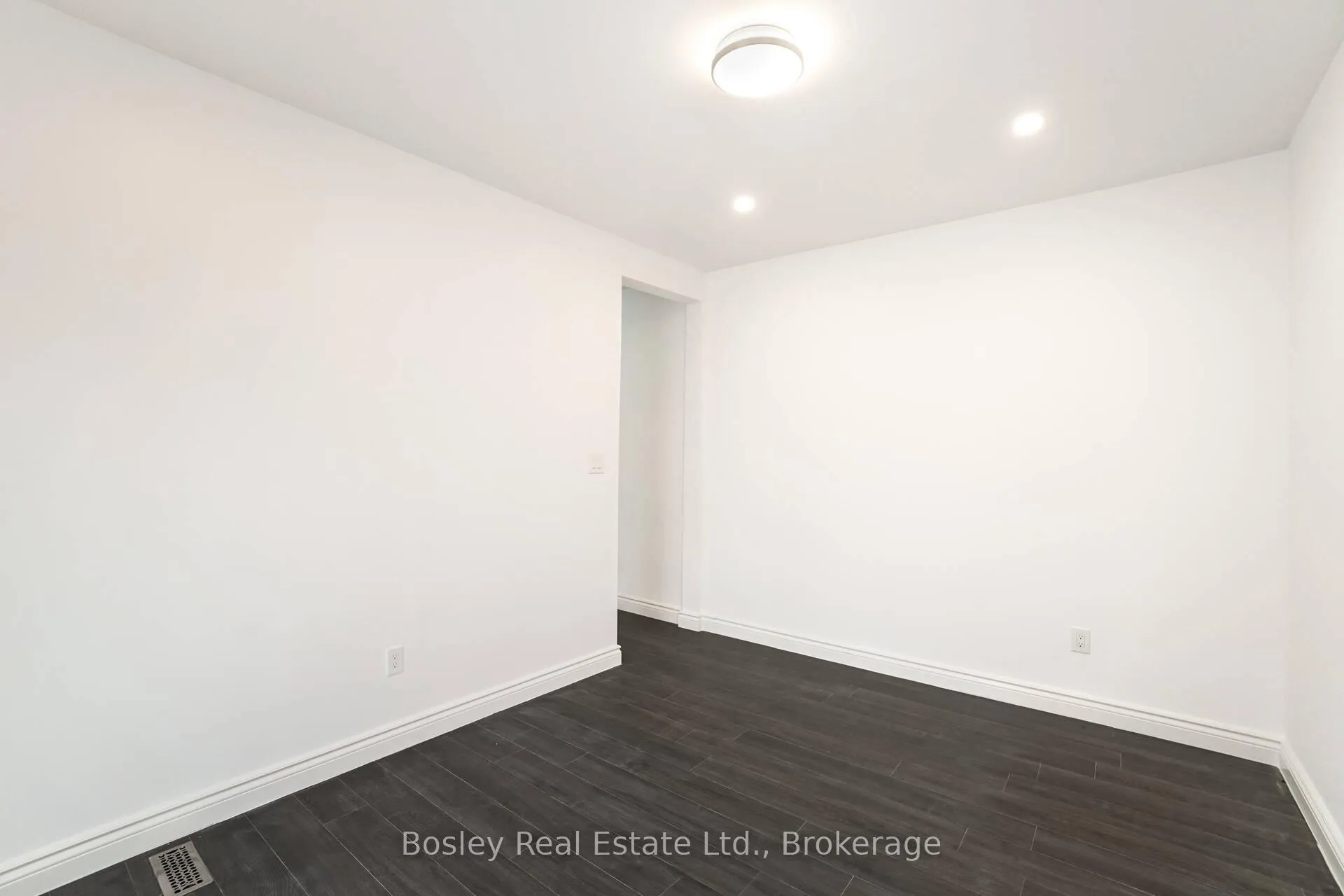 Photo 20 of 124 West Avenue N, Hamilton, Landsdale — HOMEH