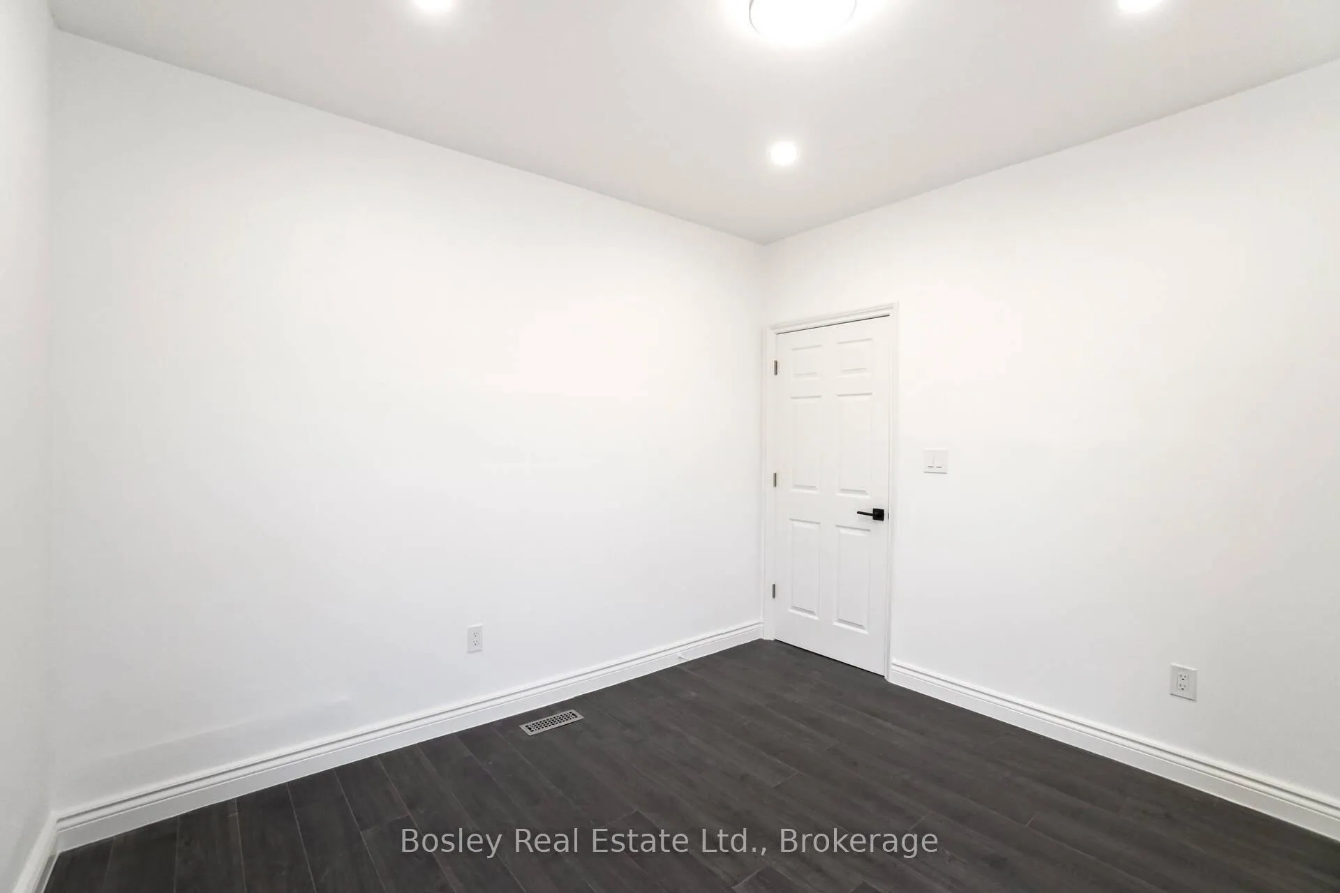 Photo 25 of 124 West Avenue N, Hamilton, Landsdale — HOMEH
