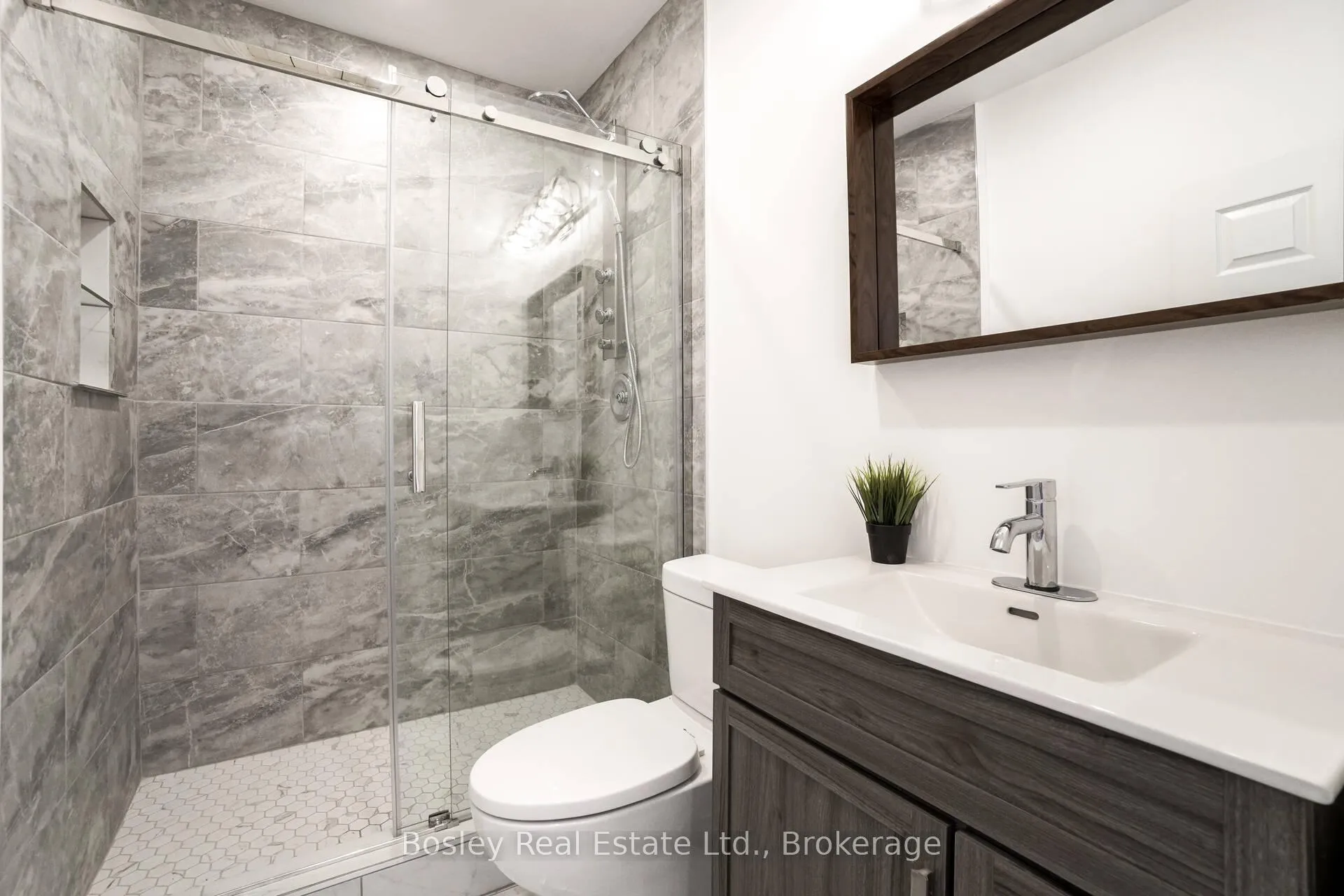 Photo 26 of 124 West Avenue N, Hamilton, Landsdale — HOMEH