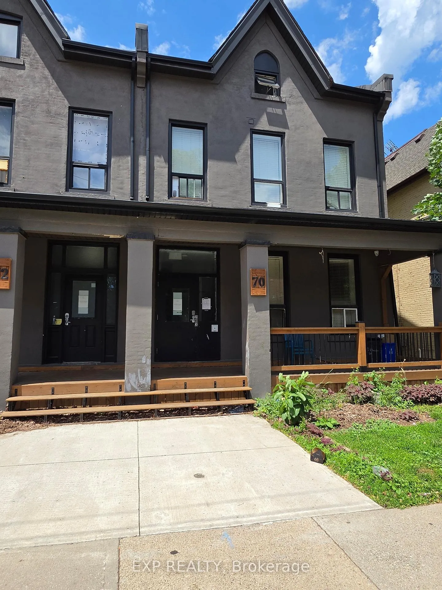 Front of Unit 3, 70 Victoria Street S