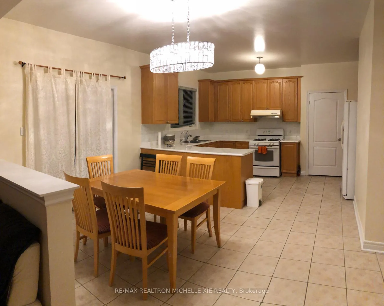 Photo 3 of 28 Bartlett Road, Markham, Cachet — HOMEH