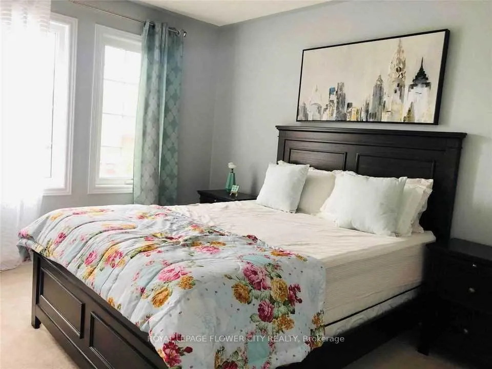 Photo 9 of 61 Powell Drive, Brampton, Sandringham-Wellington — HOMEH
