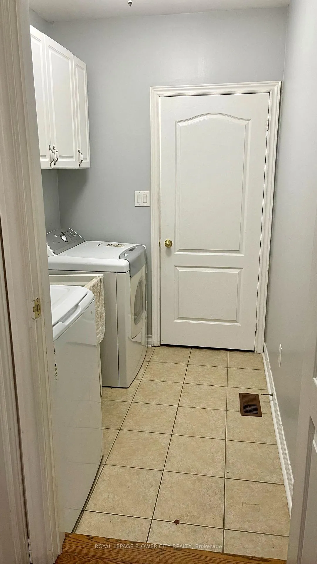 Photo 10 of 61 Powell Drive, Brampton, Sandringham-Wellington — HOMEH