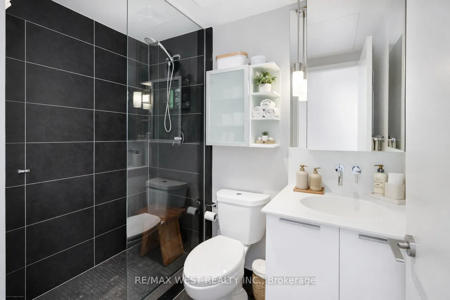 Photo 4 of Unit 310, 650 King Street W, Toronto, Waterfront Communities — HOMEH