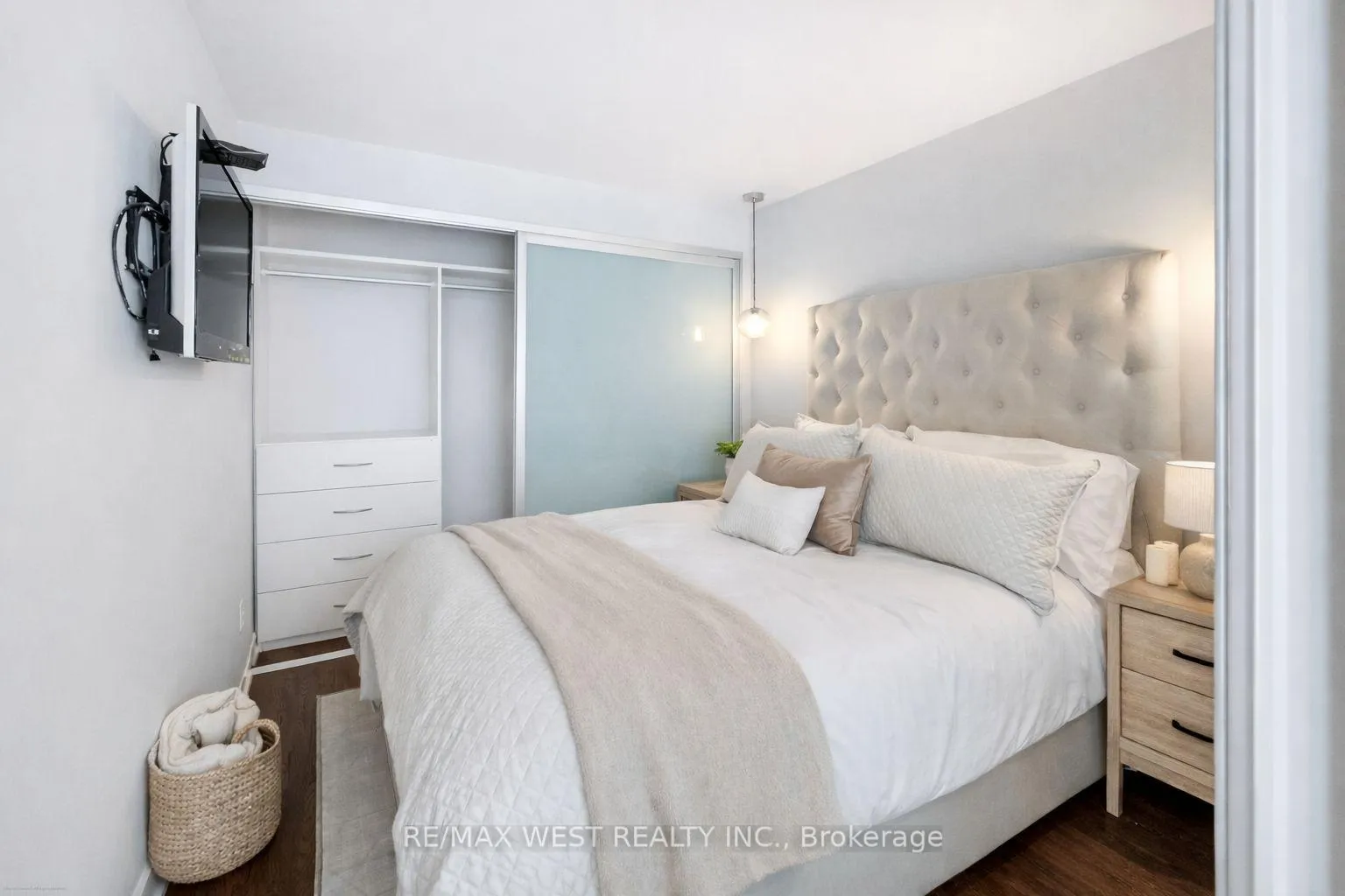 Photo 10 of Unit 310, 650 King Street W, Toronto, Waterfront Communities — HOMEH